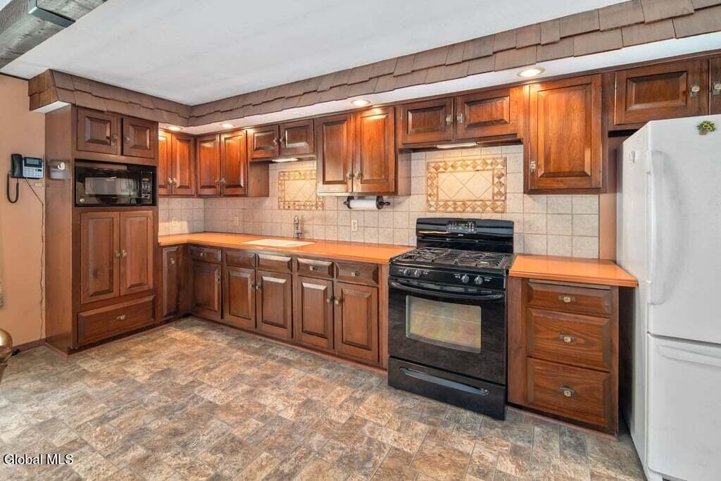 323 Tan Hollow Road