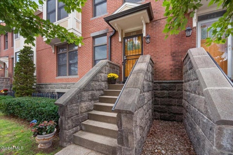 Photo of 146 High Rock Avenue, Saratoga Springs, NY 12866 (MLS # 202627680)