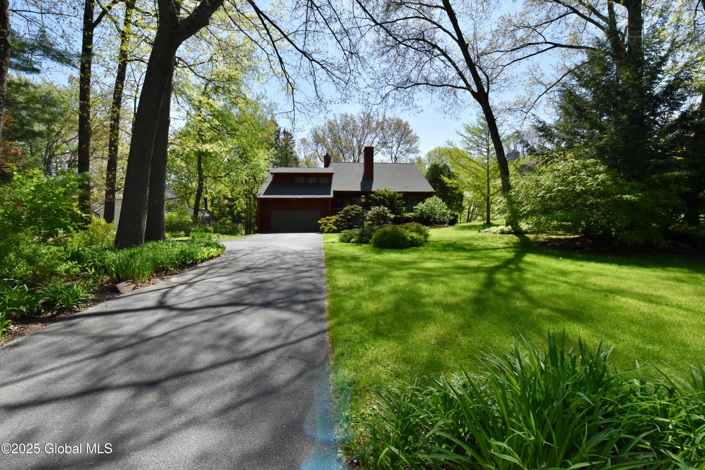 11 Orchard Park Drive, Clifton Park, New York image 2