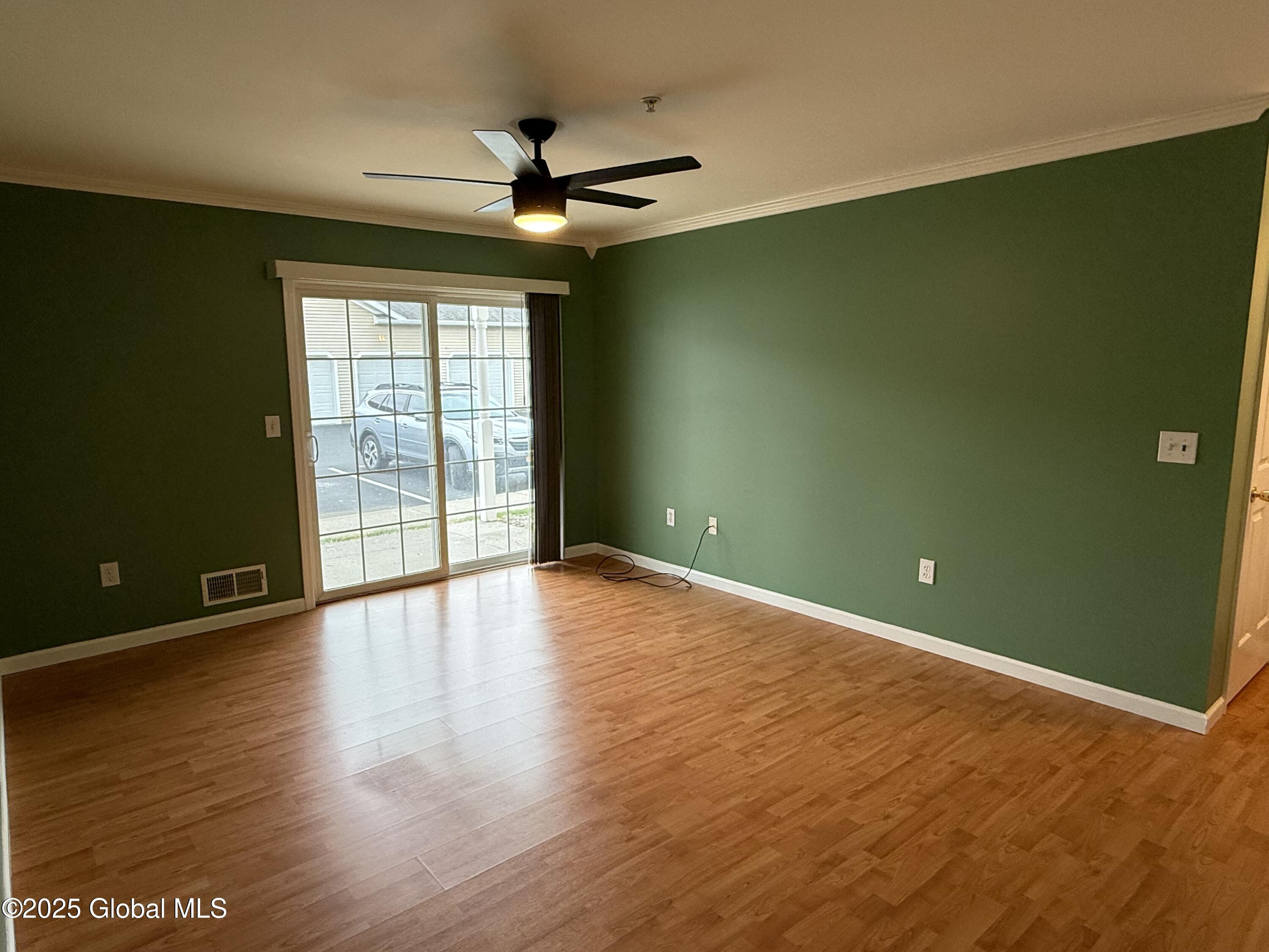 402 Cedar Run, Rensselaer, New York image 8