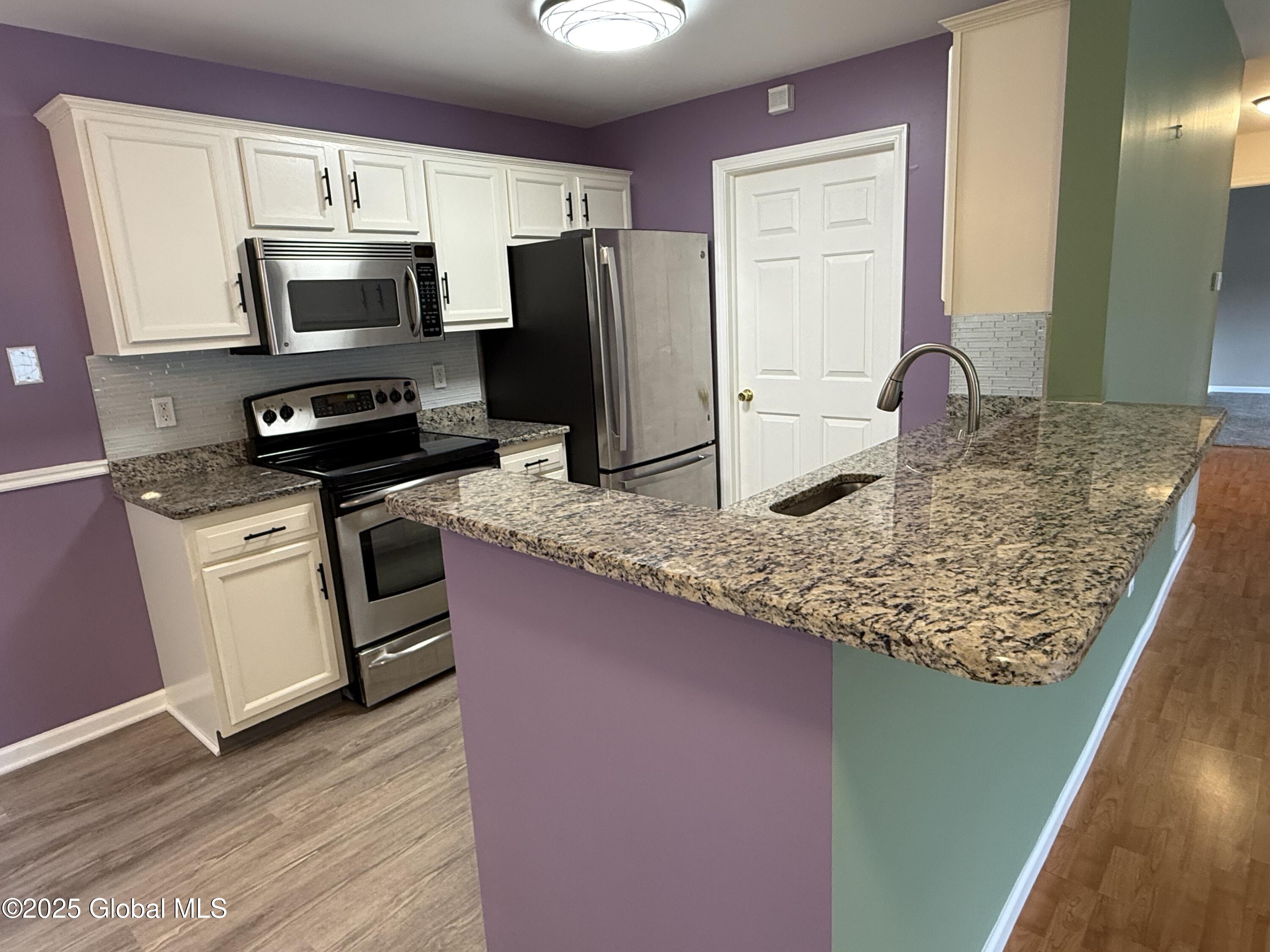 402 Cedar Run, Rensselaer, New York image 10