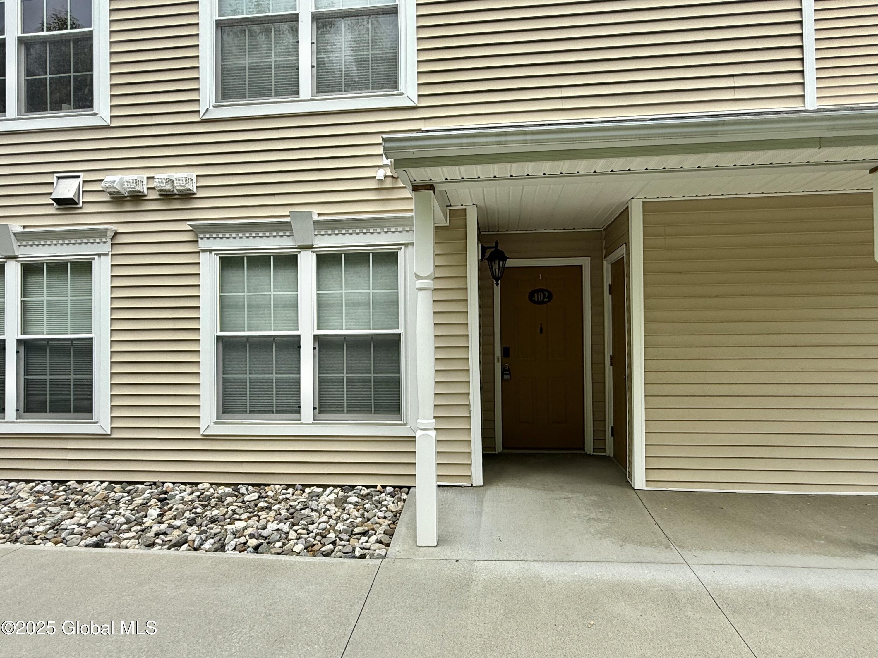 402 Cedar Run, Rensselaer, New York image 2