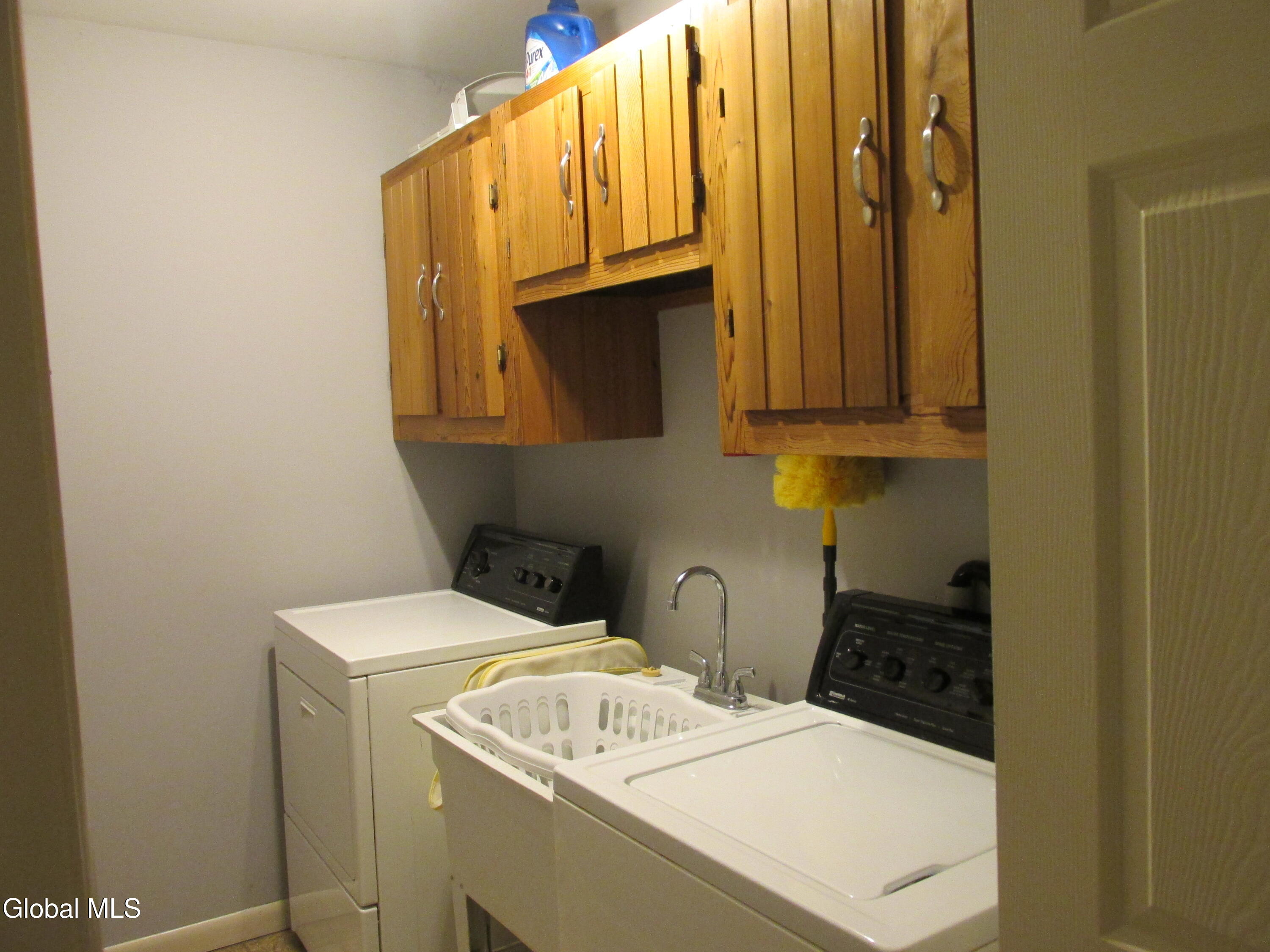 Ballston Lake, New York 12019, United States, 4 Bedrooms Bedrooms, ,3 BathroomsBathrooms,Residential,Active,218402