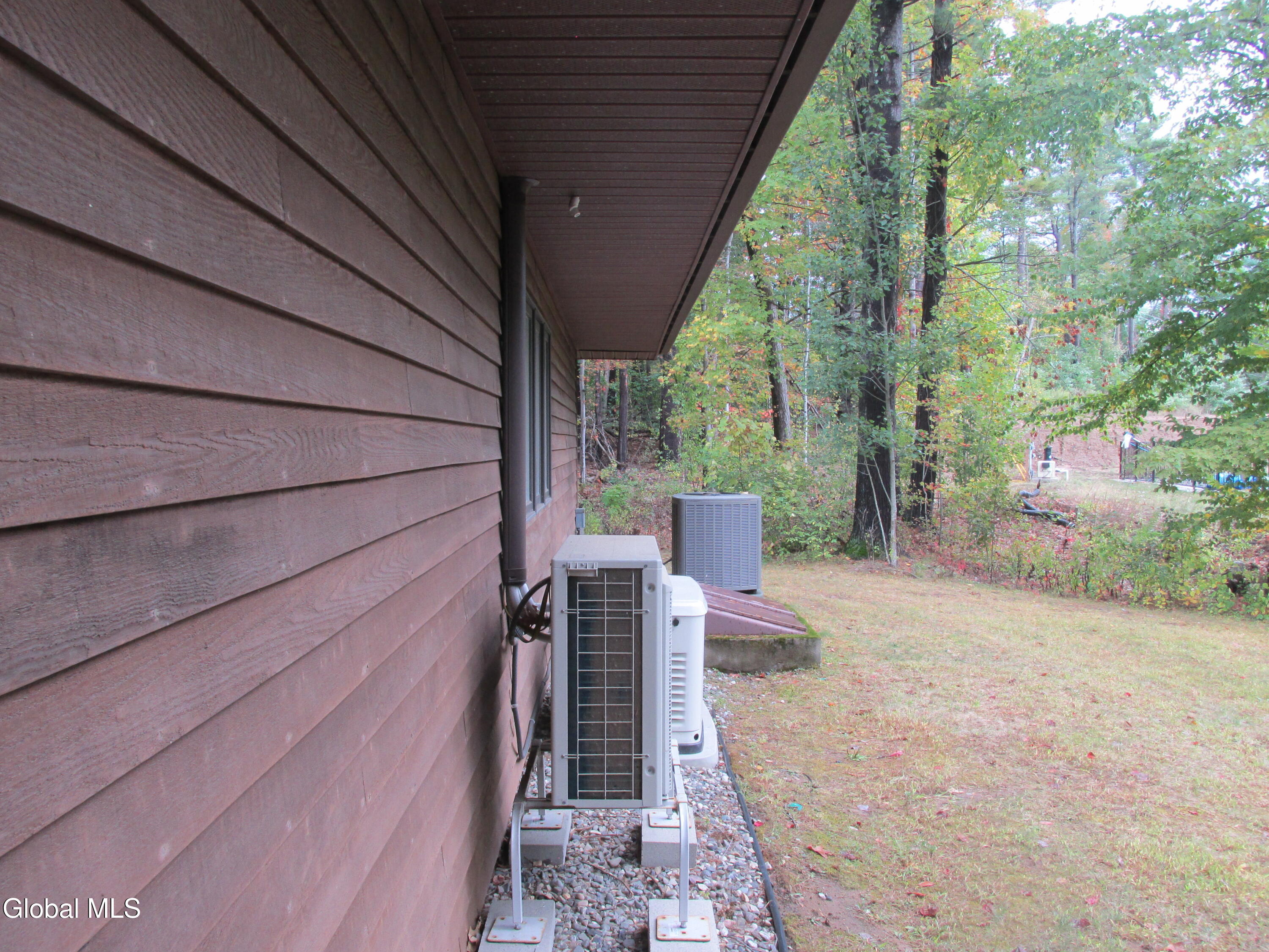 Ballston Lake, New York 12019, United States, 4 Bedrooms Bedrooms, ,3 BathroomsBathrooms,Residential,Active,218402