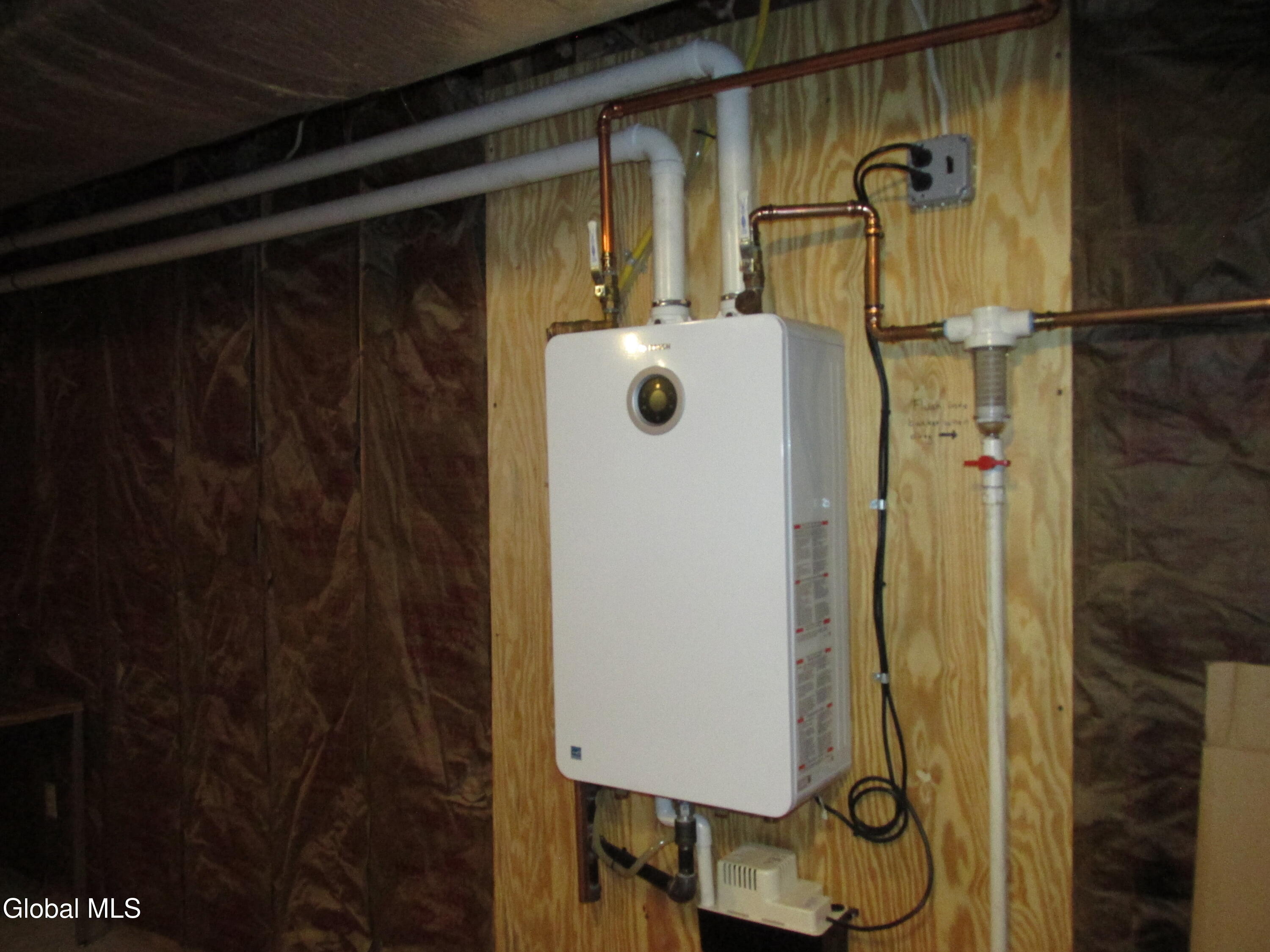 Ballston Lake, New York 12019, United States, 4 Bedrooms Bedrooms, ,3 BathroomsBathrooms,Residential,Active,218402