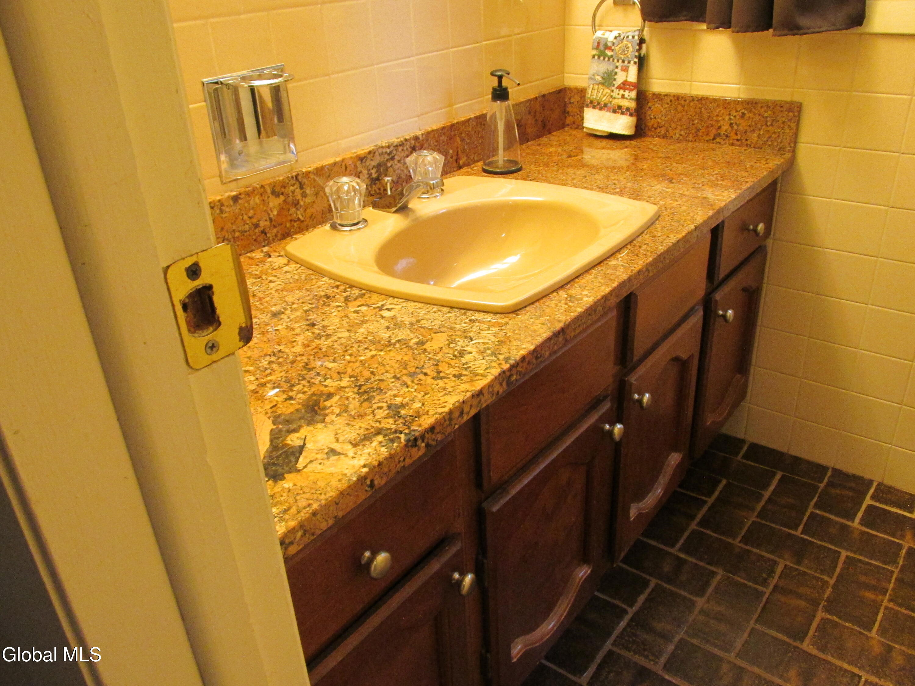 Ballston Lake, New York 12019, United States, 4 Bedrooms Bedrooms, ,3 BathroomsBathrooms,Residential,Active,218402