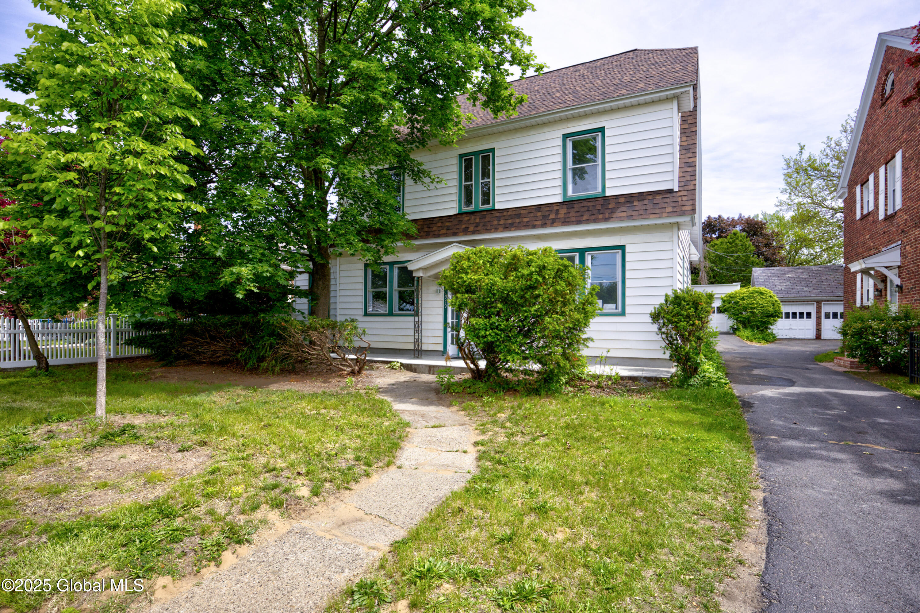 979 Washington Avenue, Albany, New York image 2