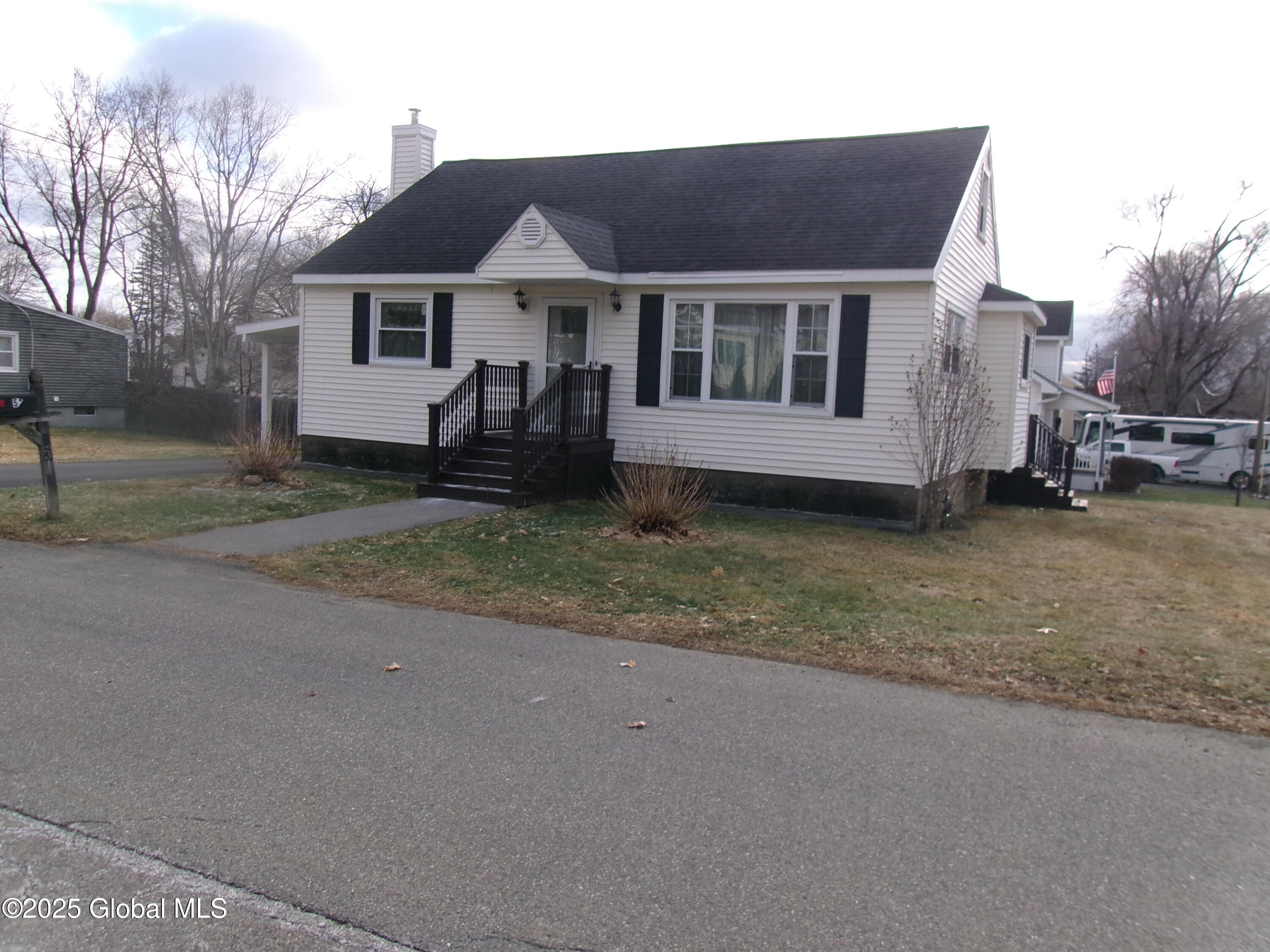 53 Shepard Avenue, Colonie, New York image 1