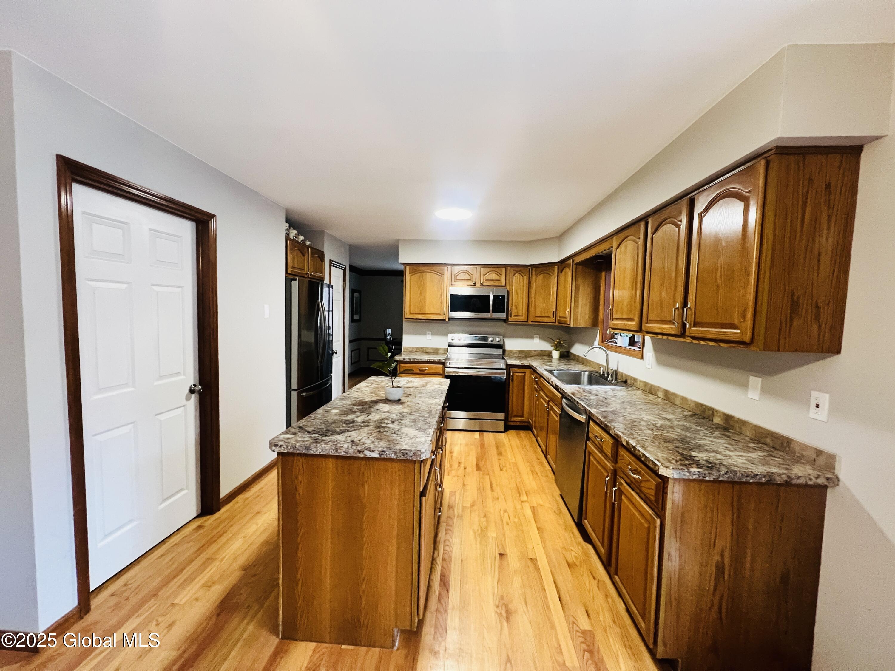 25 Mcdonald Lane, Rensselaer, New York image 11