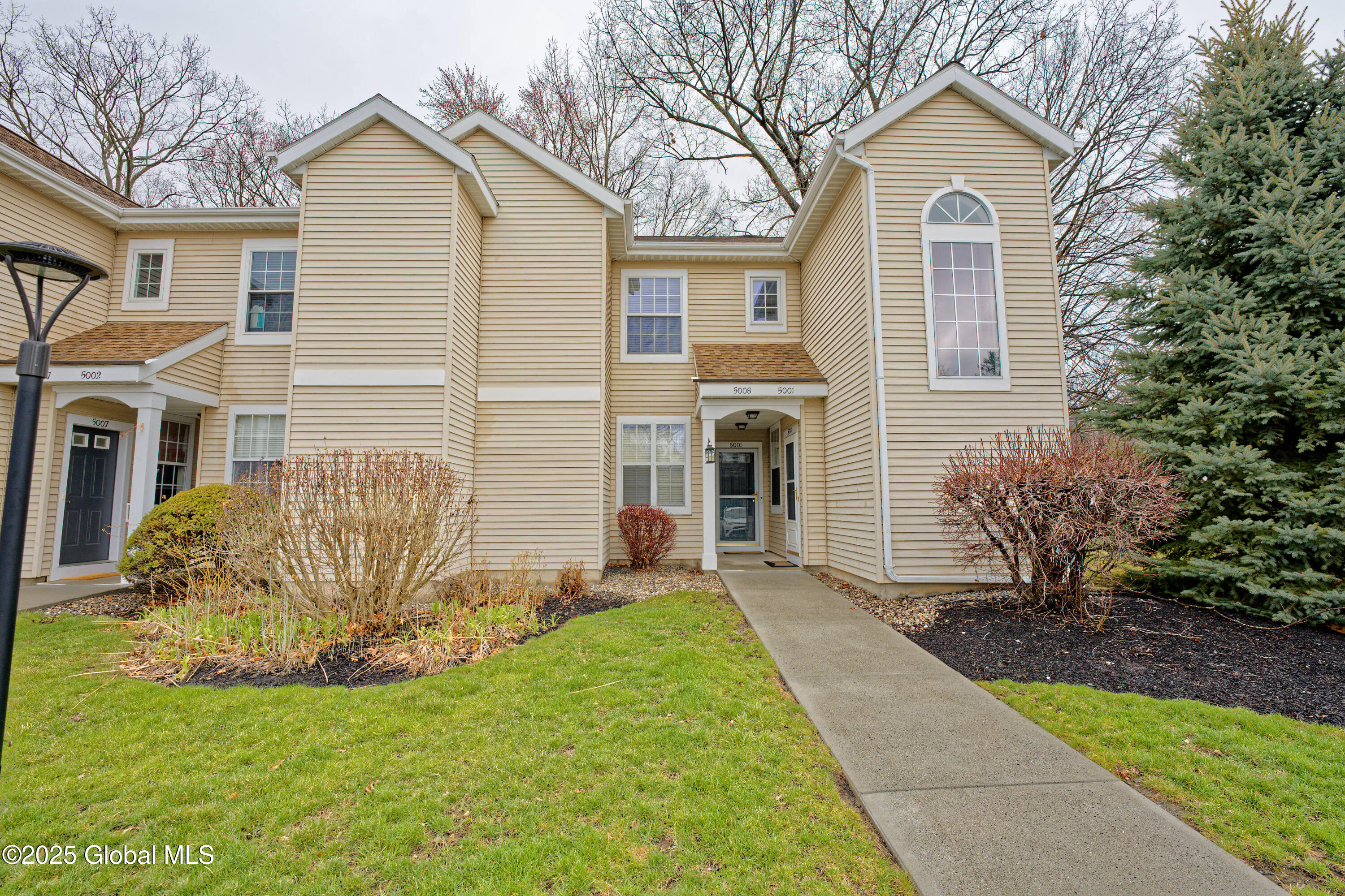 5008 S Forest Point Drive, Clifton Park, New York image 2