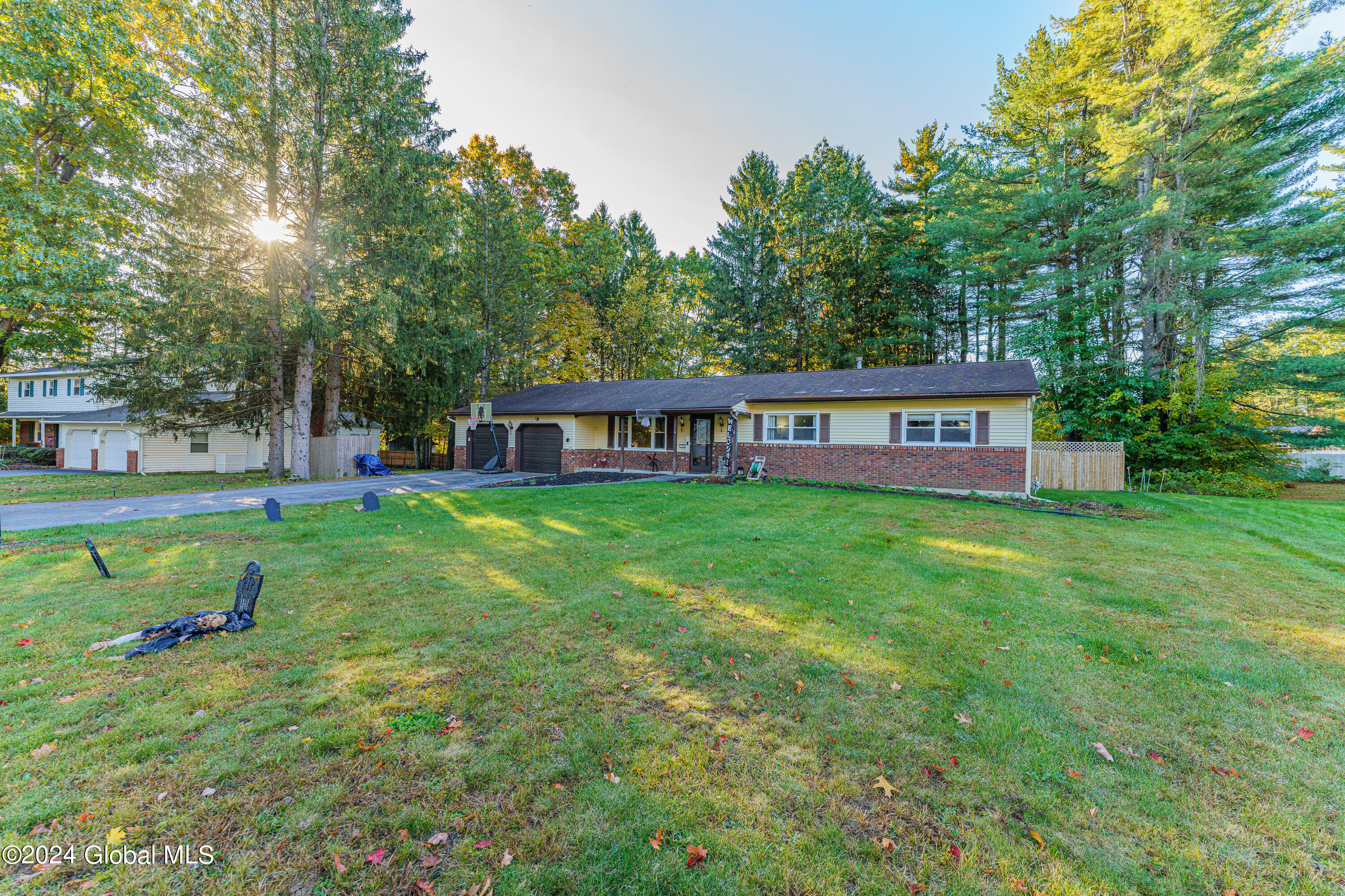 12 Pinehurst Drive, Clifton Park, New York image 3