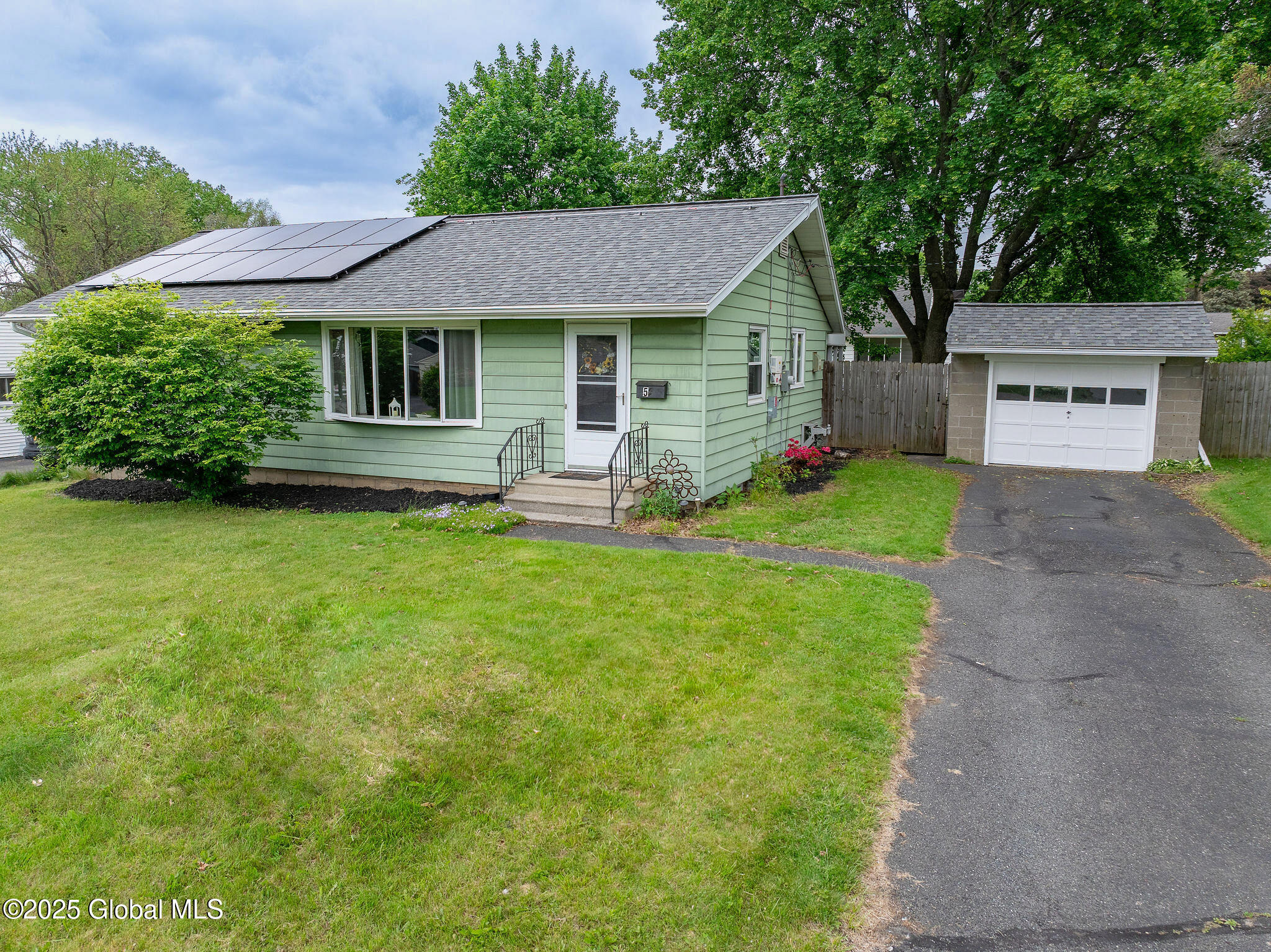 5 Buttercup Drive, Albany, New York image 4