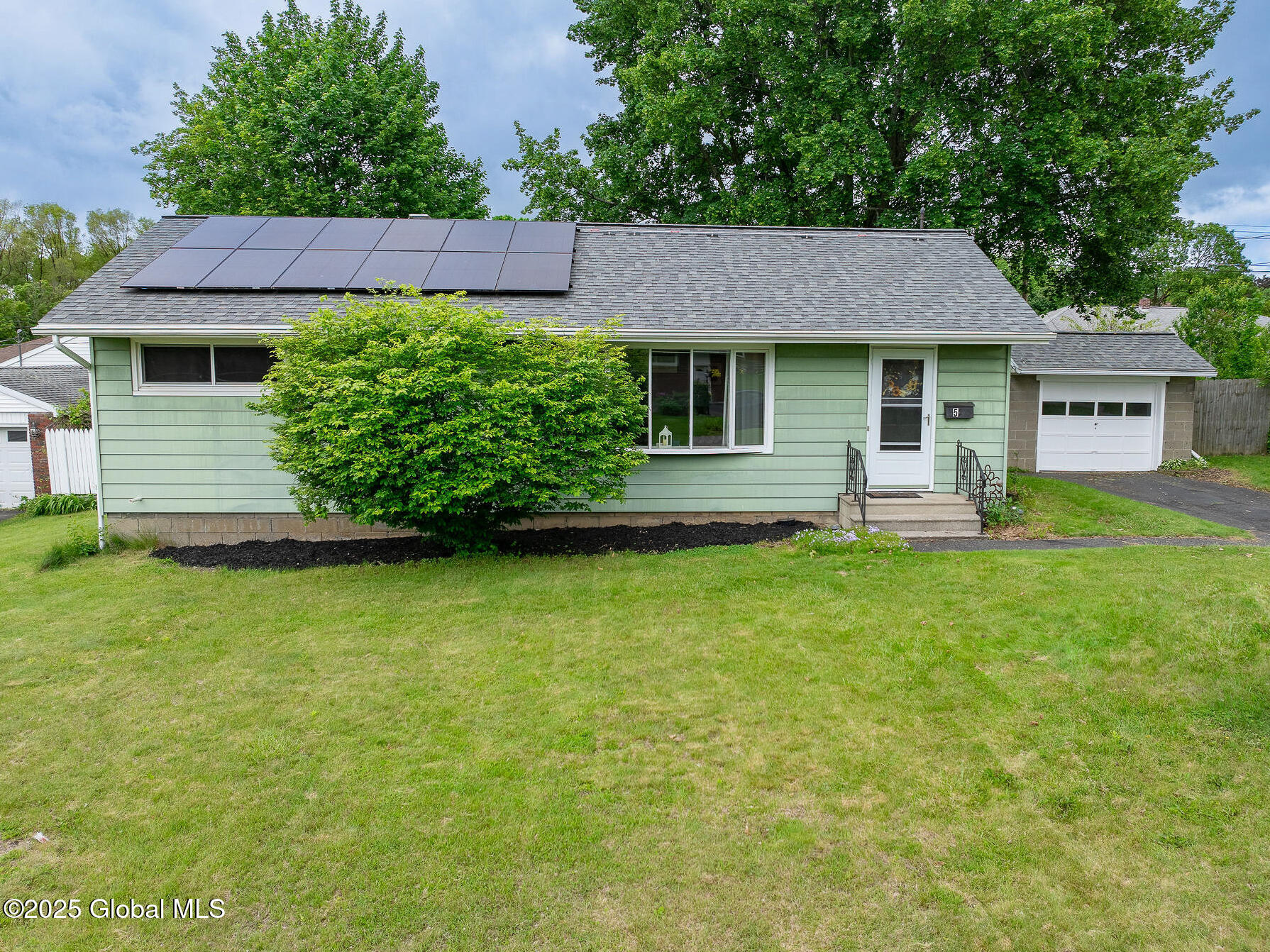 5 Buttercup Drive, Albany, New York image 2