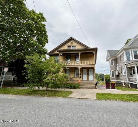 Multifamily For Rent - 130 Woodlawn Avenue #2<br/> Saratoga County, Saratoga Springs, NY 12866