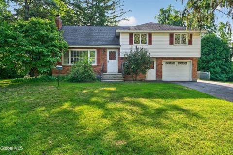 Photo of 7 Lace Lane, Clifton Park, NY 12065 (MLS # 202621863)