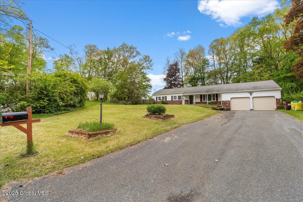 9 Mountain View Terrace, Clifton Park, New York image 2