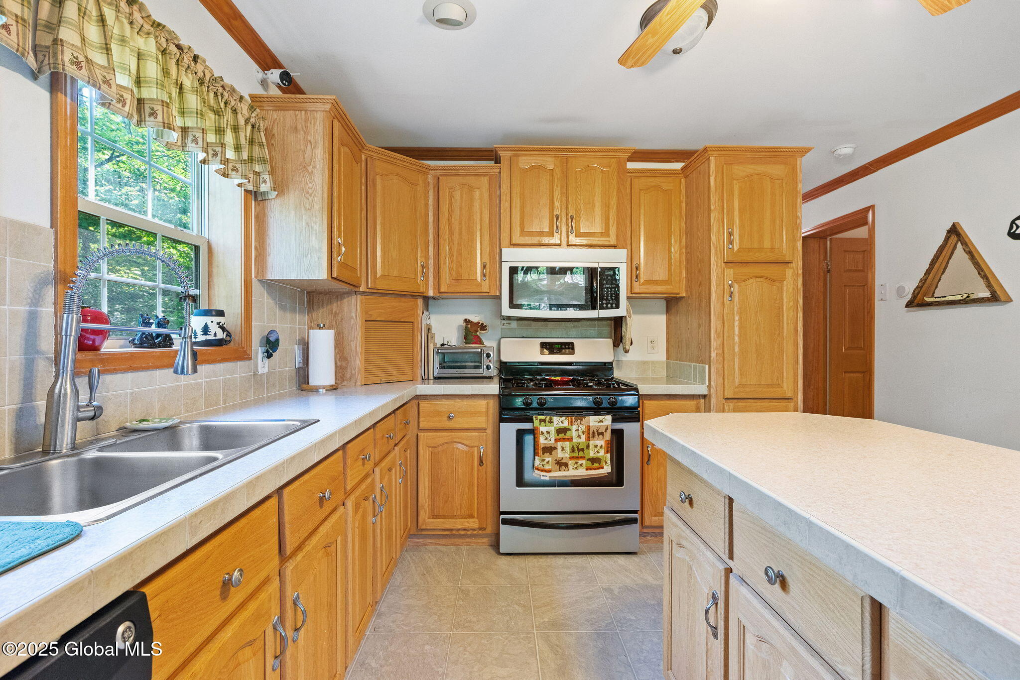 157 Maplewood Drive, Gloversville, New York image 18