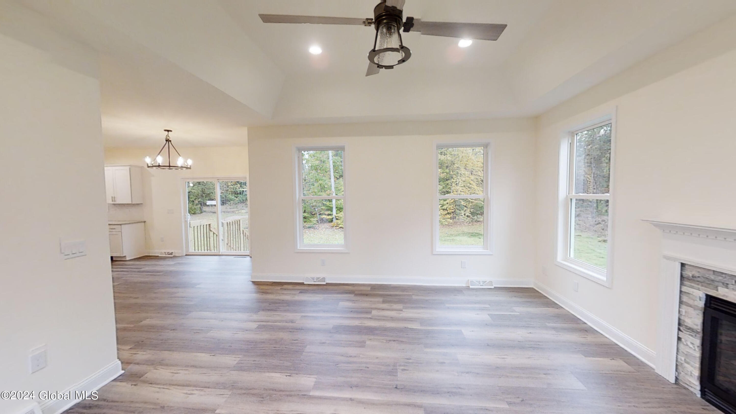 13 Eastpointe Drive, Saratoga Springs, New York image 29
