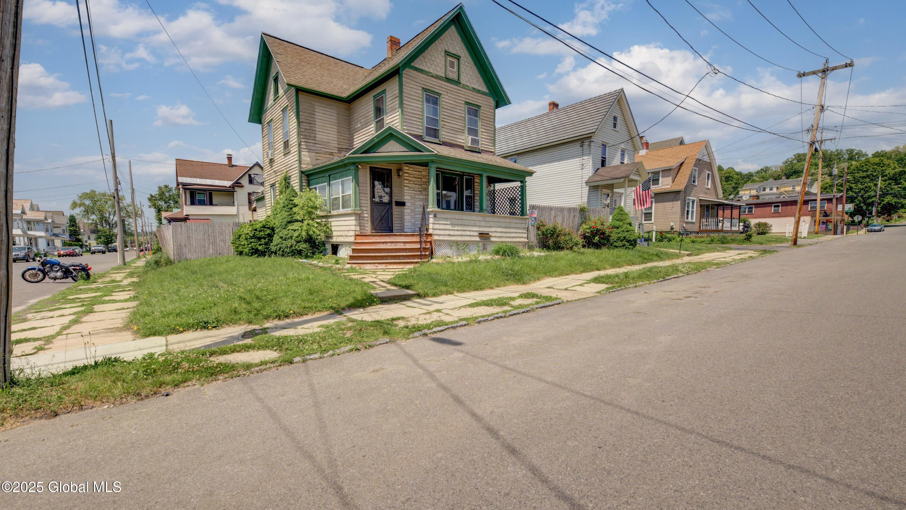 16 Caroline Street, Amsterdam, New York image 1