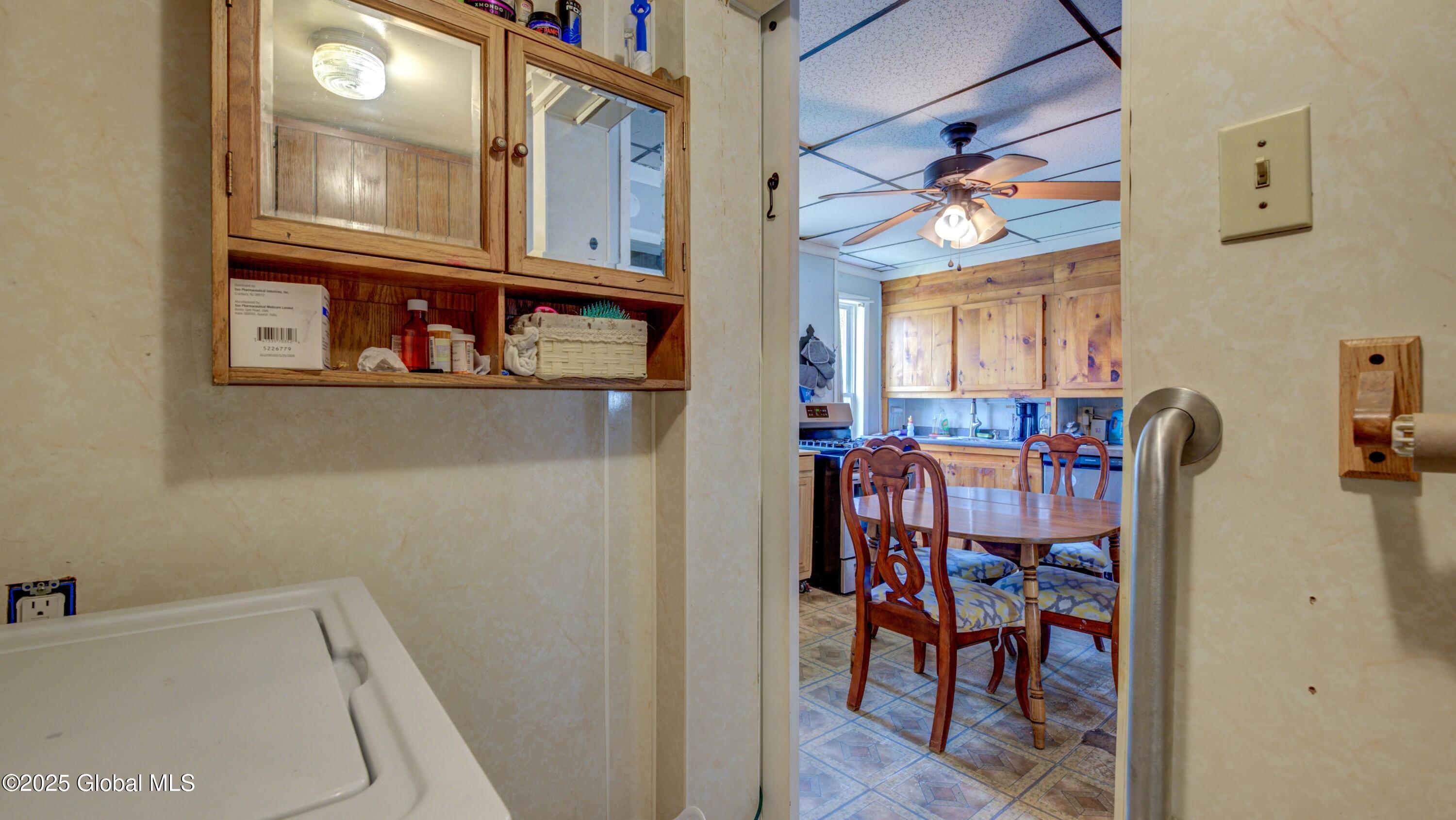 16 Caroline Street, Amsterdam, New York image 28