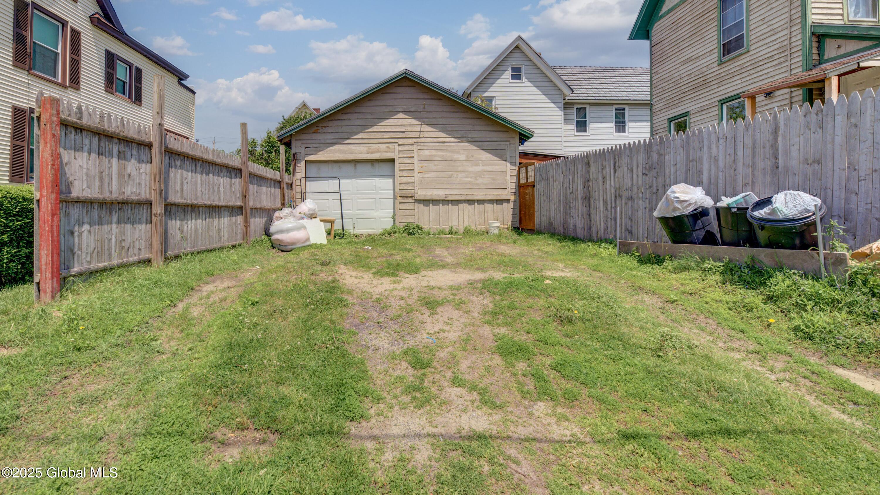 16 Caroline Street, Amsterdam, New York image 4