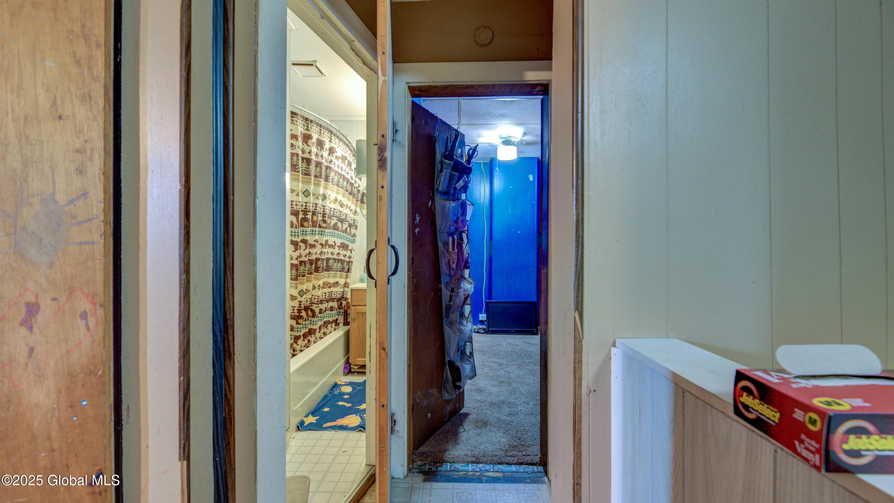 16 Caroline Street, Amsterdam, New York image 43