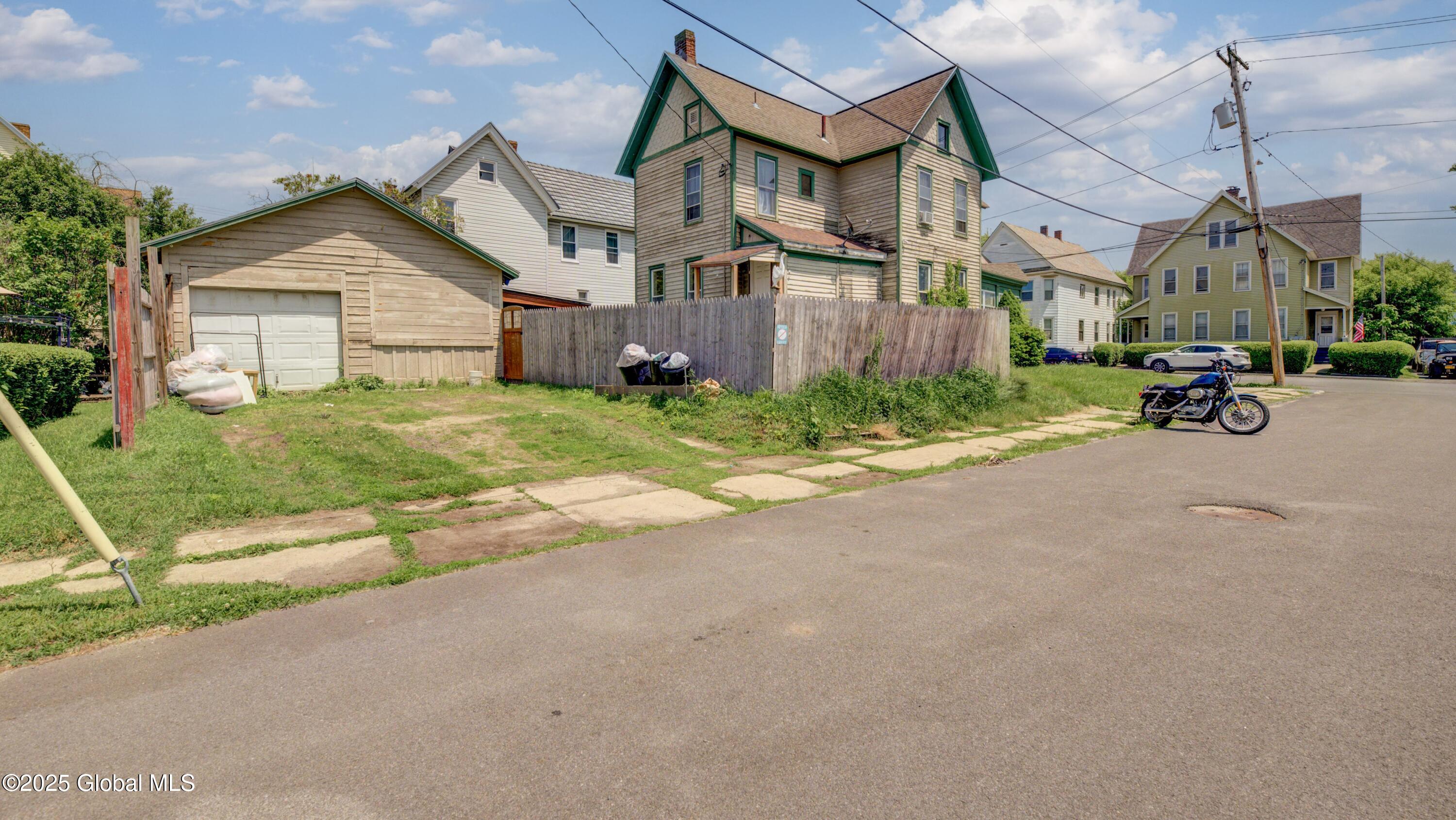 16 Caroline Street, Amsterdam, New York image 3