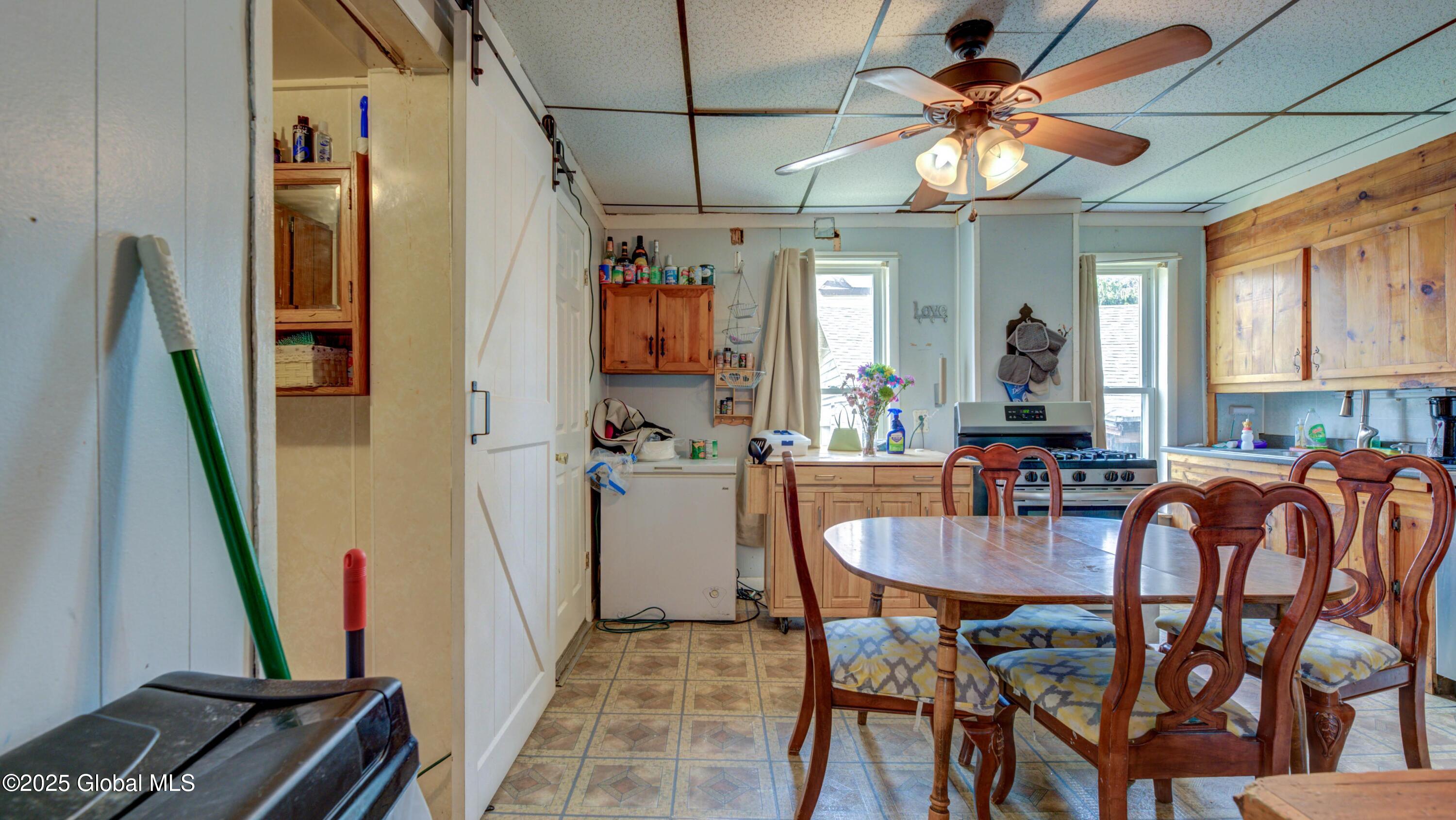 16 Caroline Street, Amsterdam, New York image 21