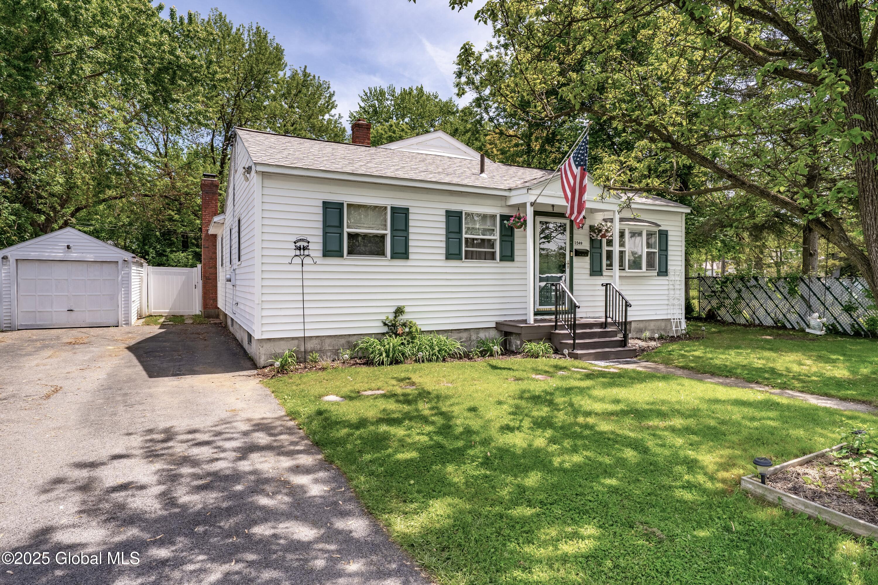 1549 Unadilla Street, Schenectady, New York image 3