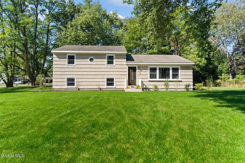 Photo of 152 Okara Drive, Schenectady, NY 12303 (MLS # 202527291)
