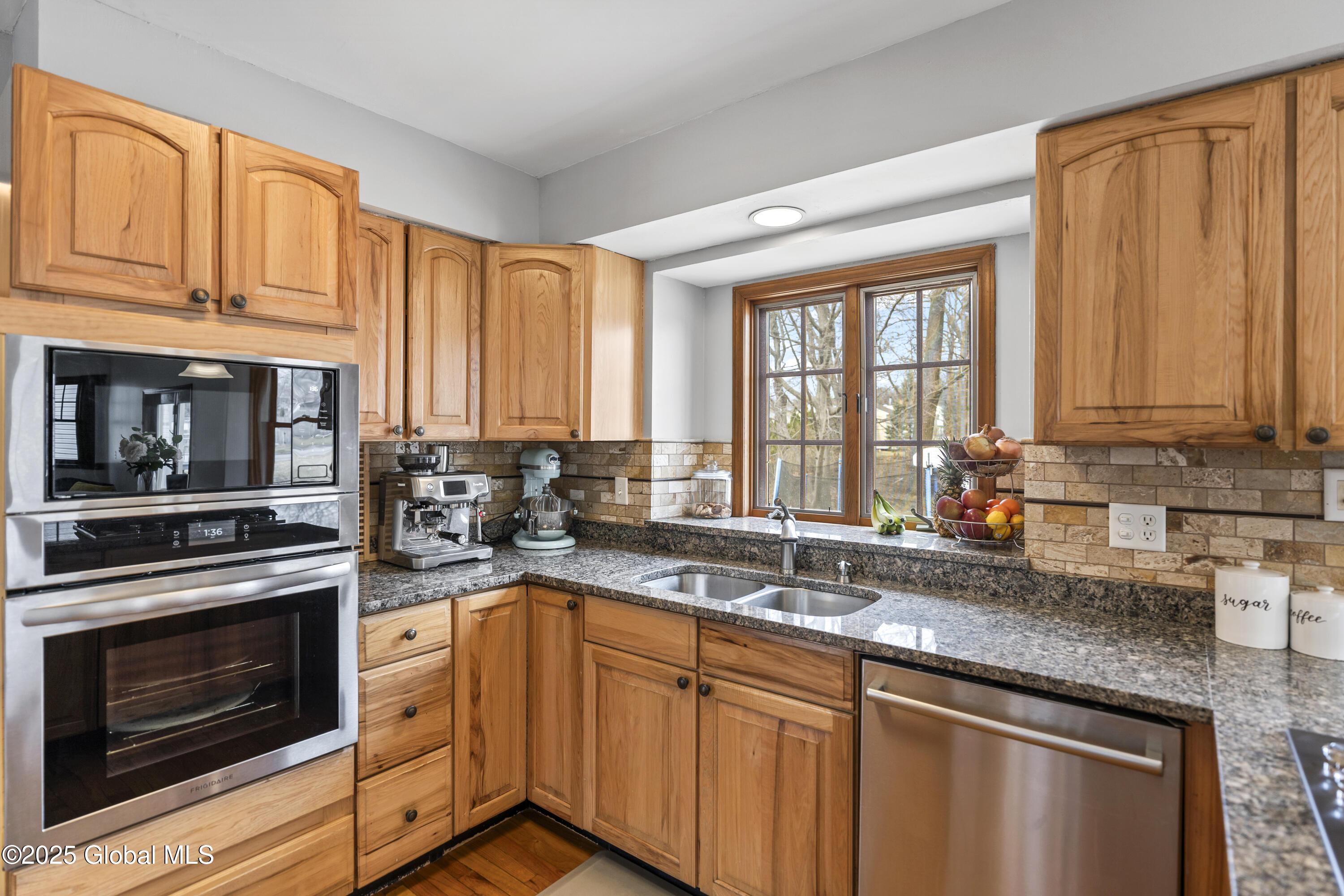25 Valleywood Drive, Niskayuna, New York image 17