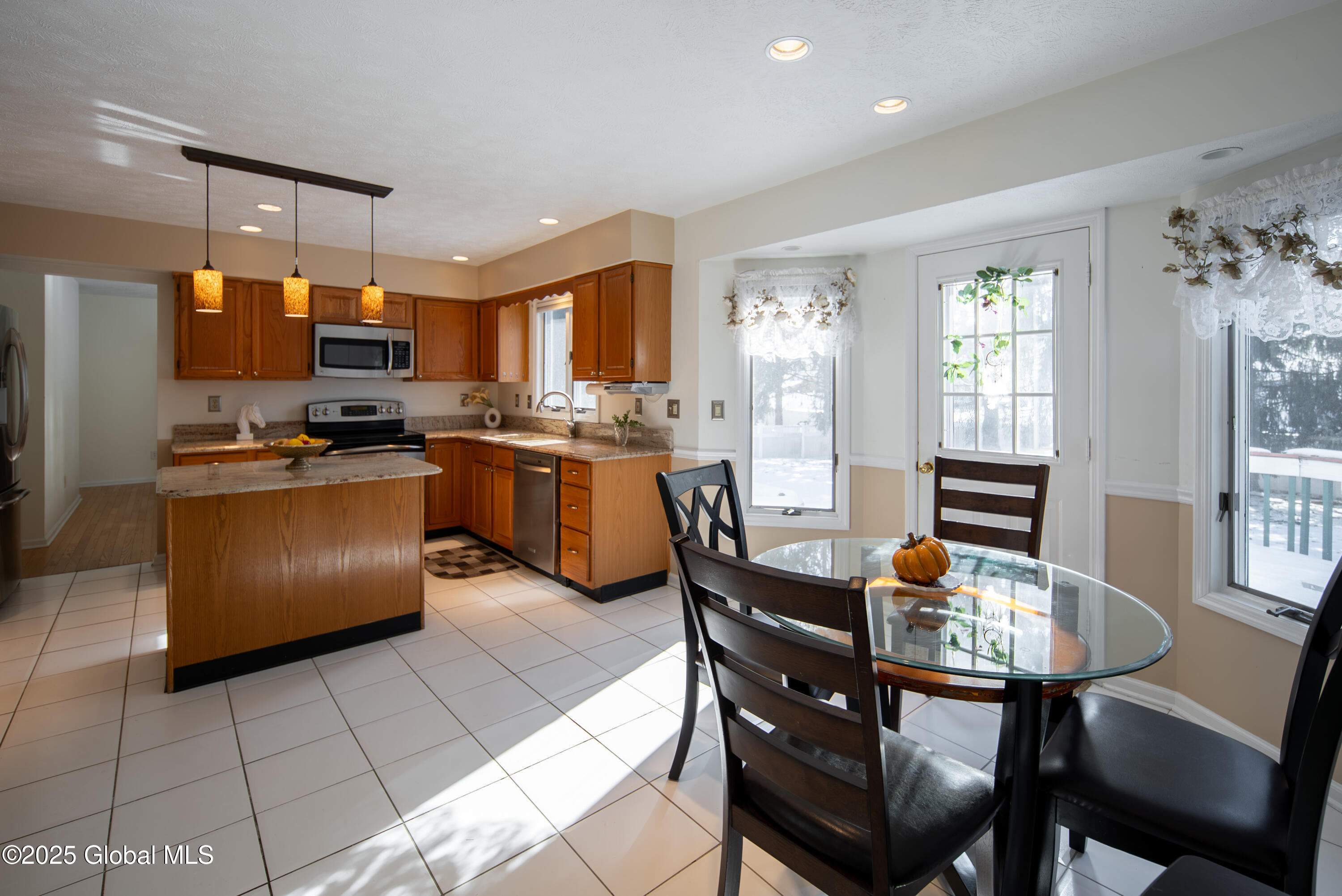66 Huntleigh Drive, Colonie, New York image 16
