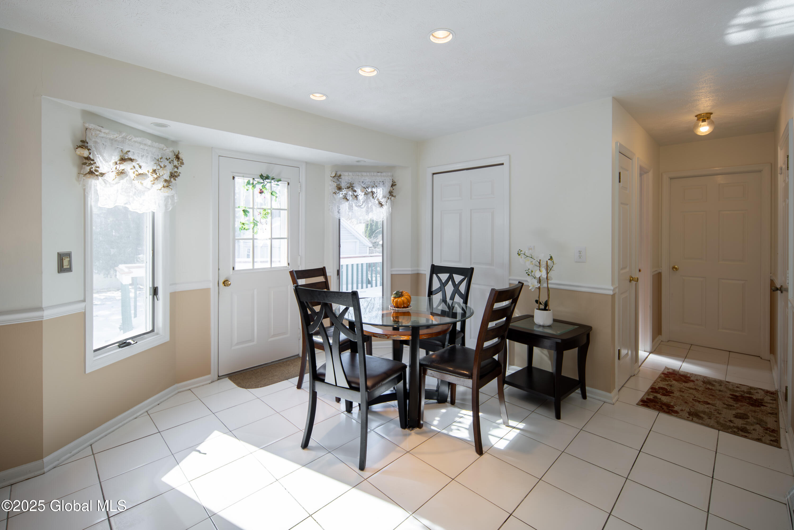 66 Huntleigh Drive, Colonie, New York image 17