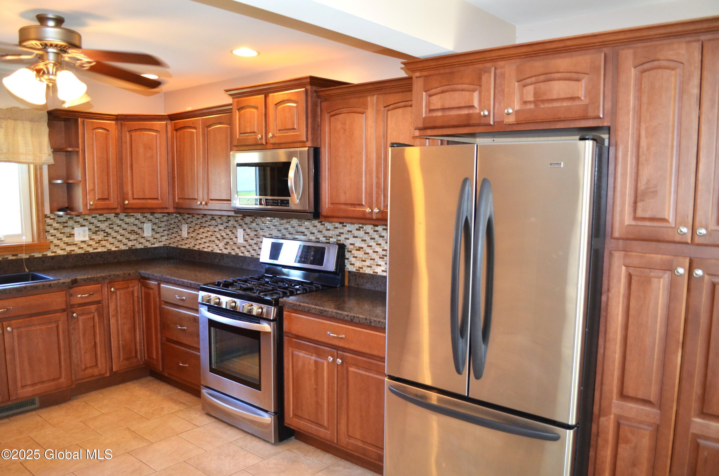 32 Pheasant Way, South Glens Falls, New York image 7