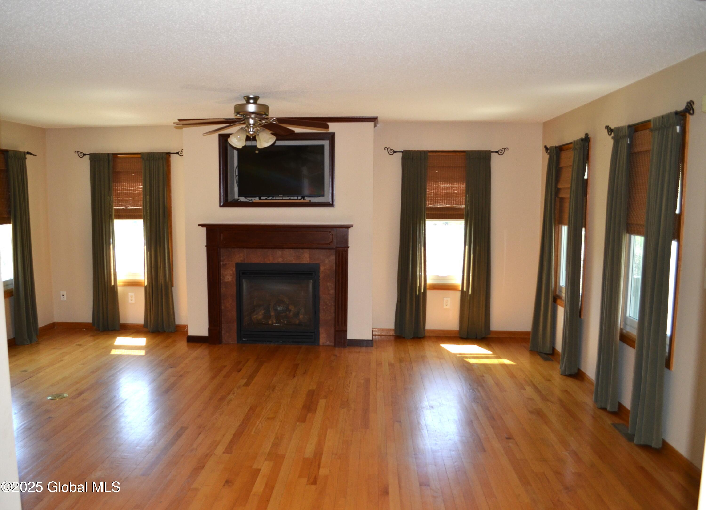 32 Pheasant Way, South Glens Falls, New York image 3