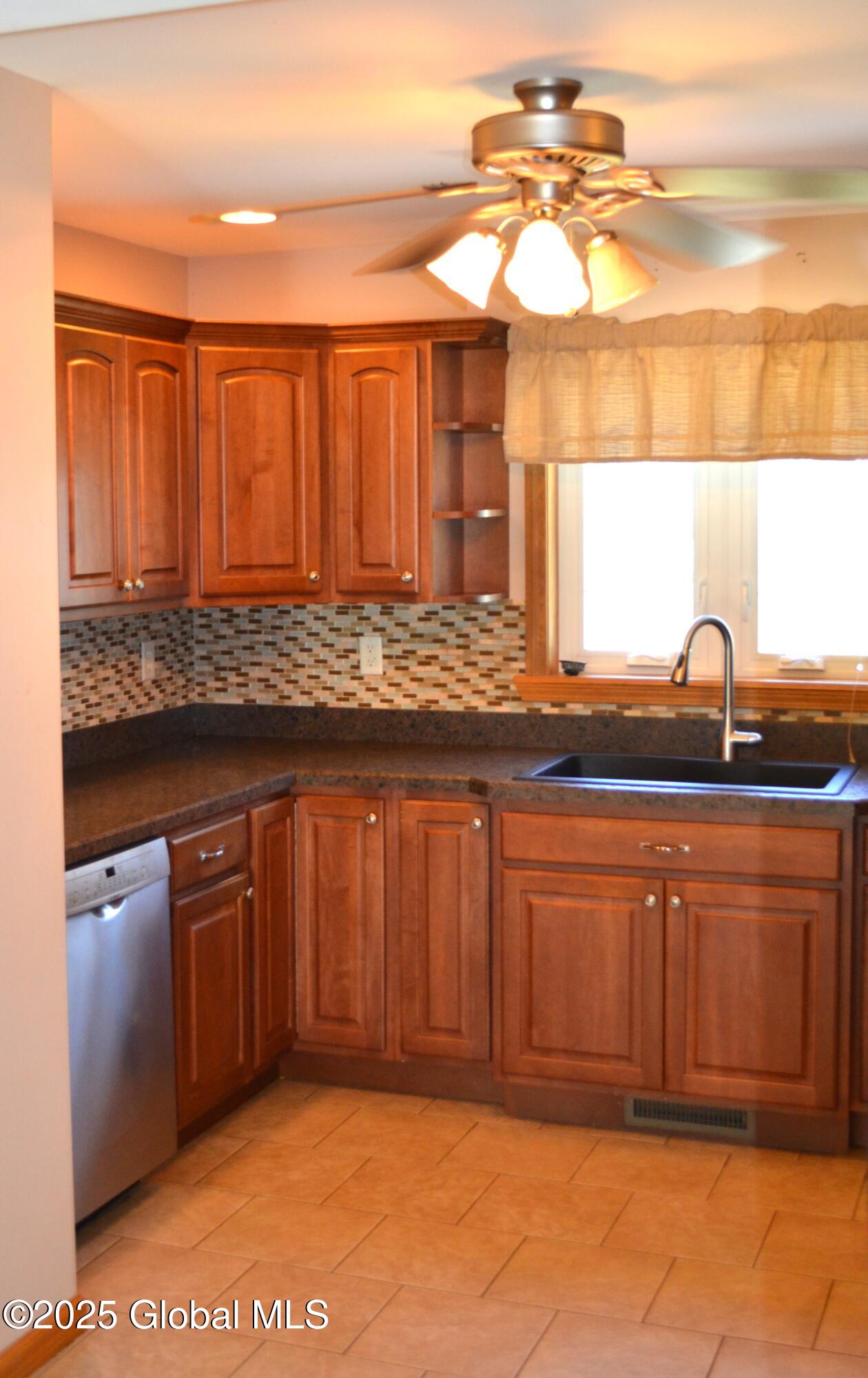 32 Pheasant Way, South Glens Falls, New York image 6