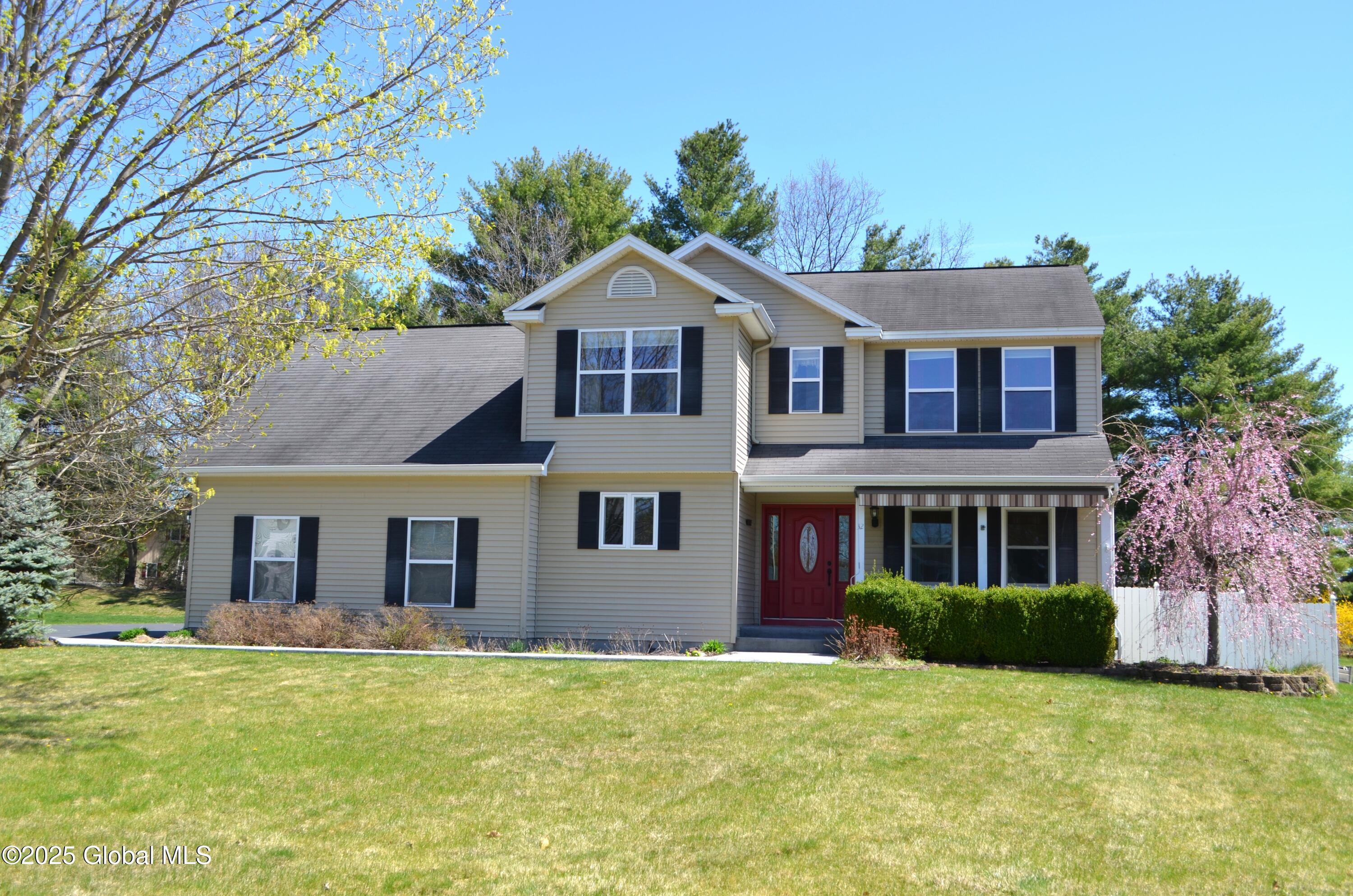 32 Pheasant Way, South Glens Falls, New York image 1
