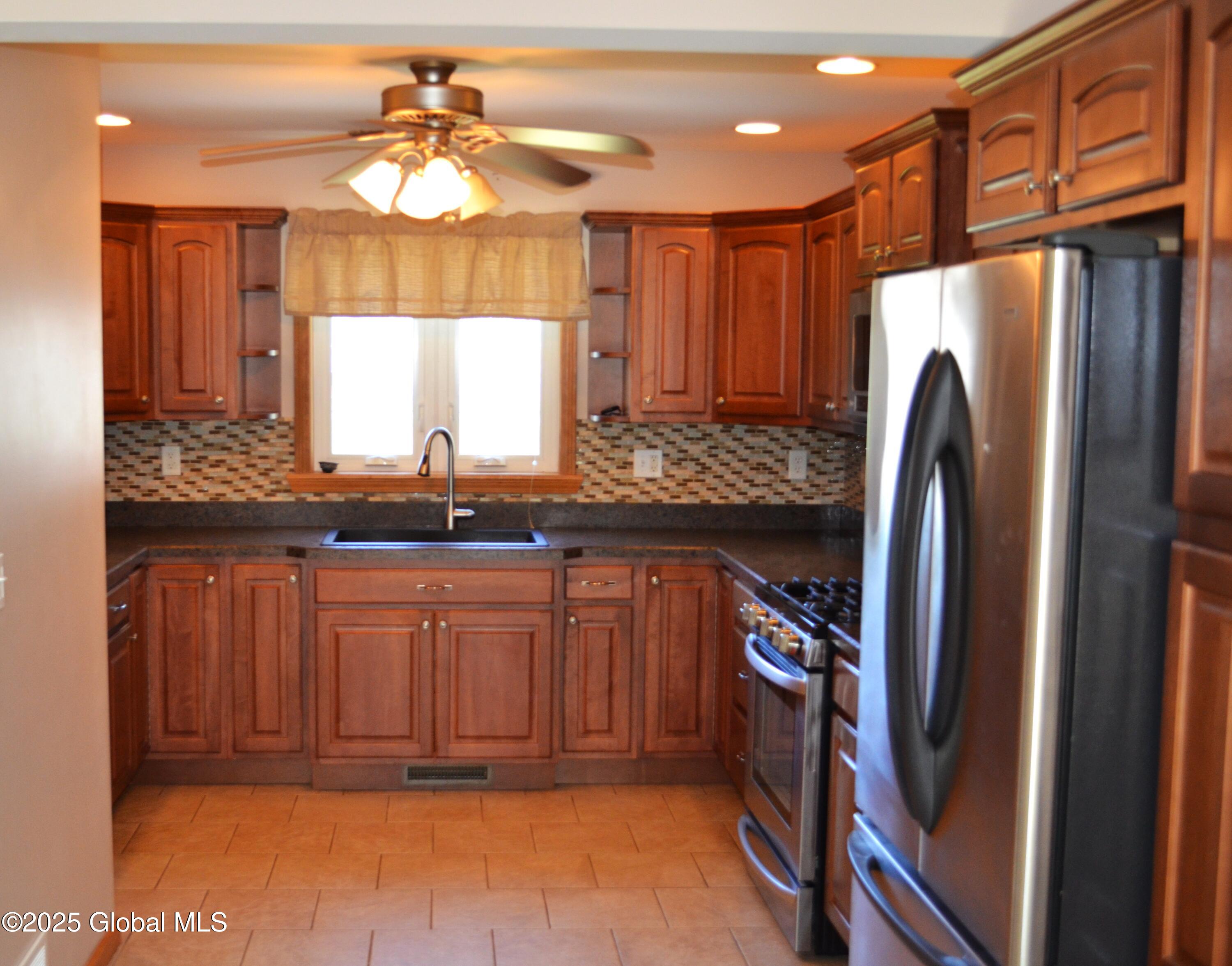 32 Pheasant Way, South Glens Falls, New York image 5