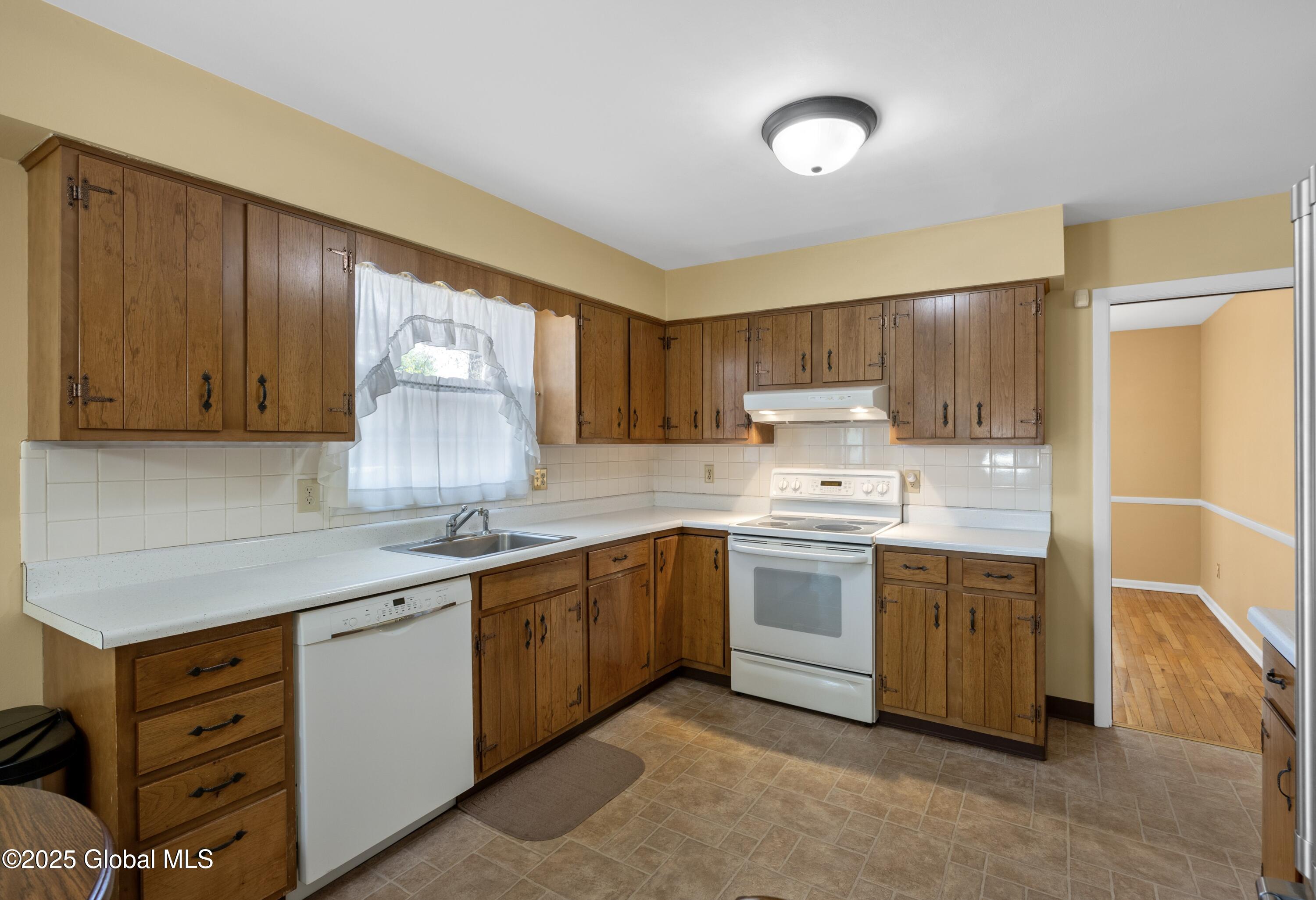 31 Garrison Lane, Ballston Lake, New York image 15