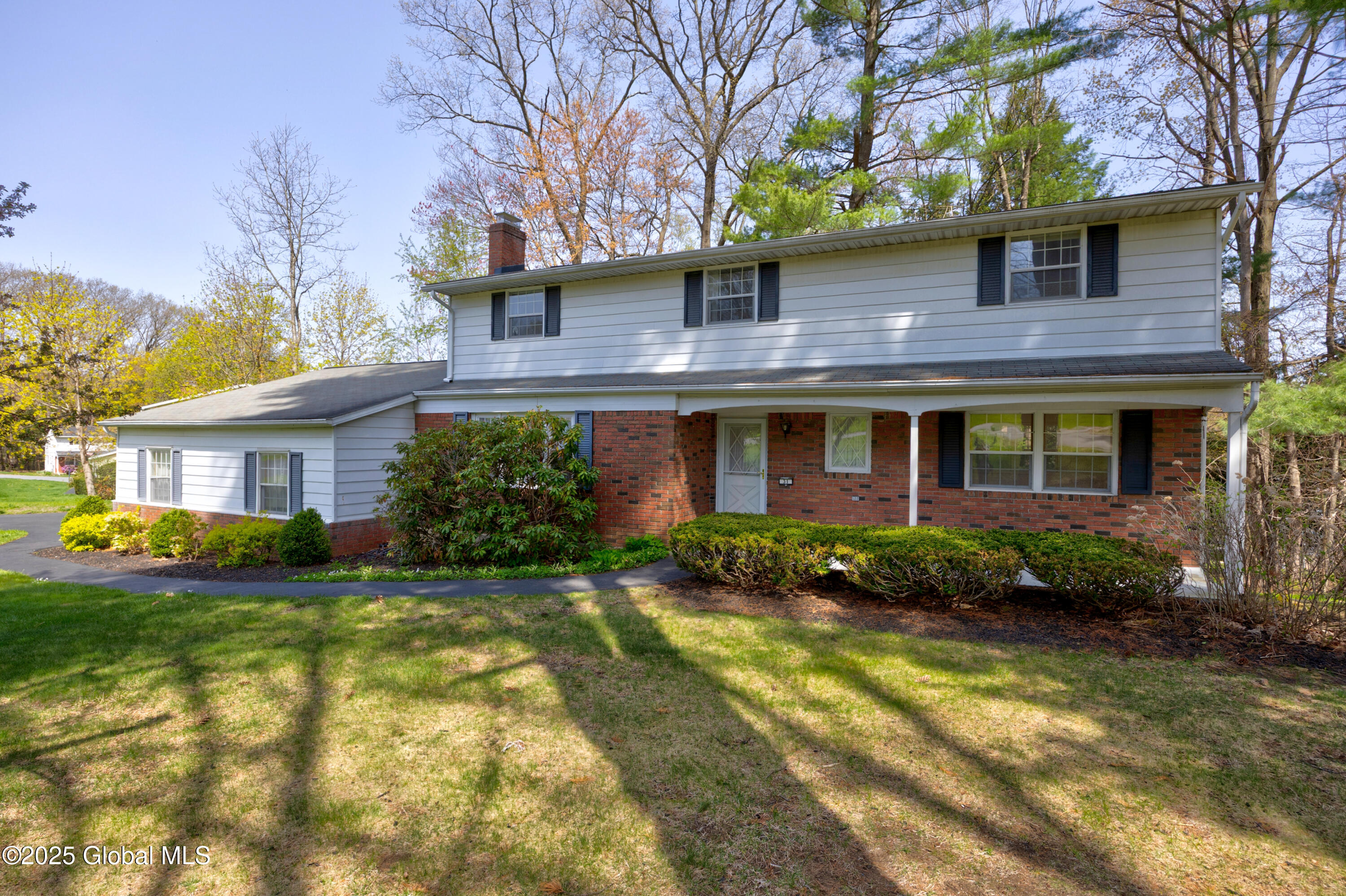 31 Garrison Lane, Ballston Lake, New York image 1
