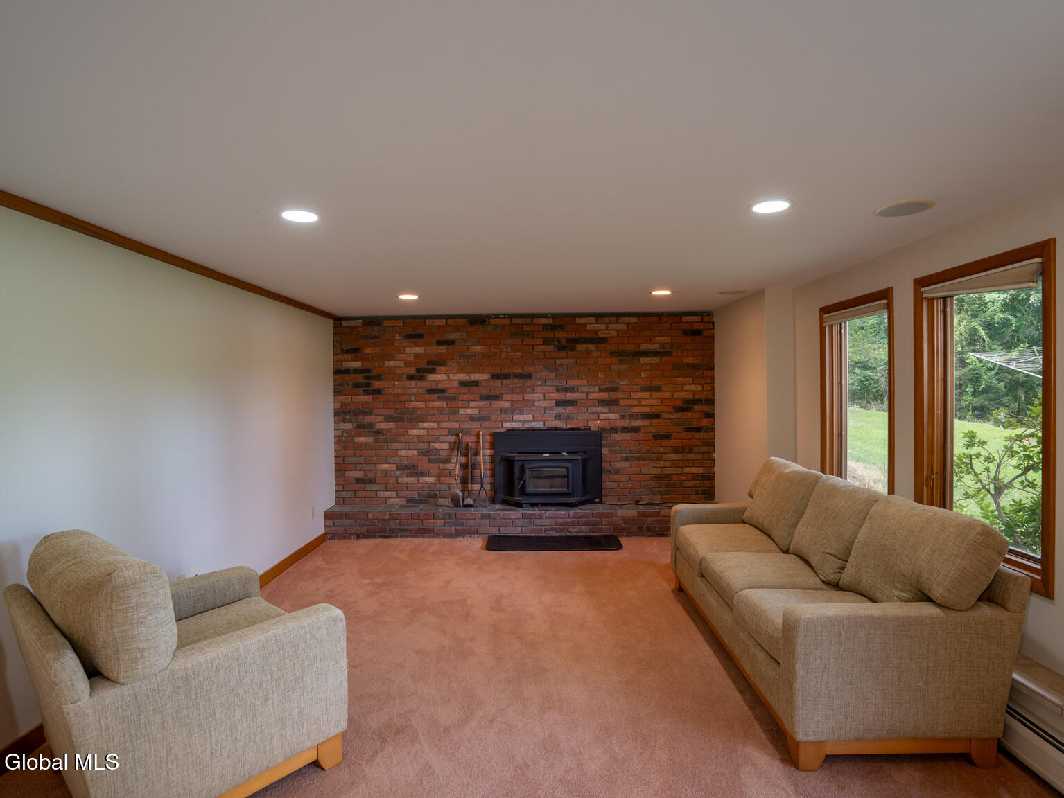 Kinderhook, New York 12184, United States, 3 Bedrooms Bedrooms, ,2 BathroomsBathrooms,Residential,Active,180691