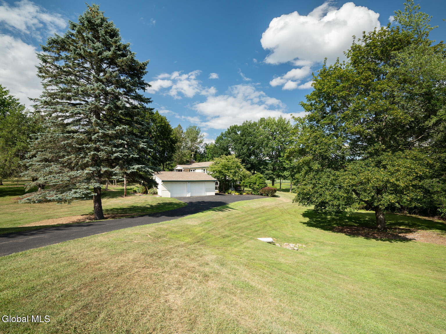 Kinderhook, New York 12184, United States, 3 Bedrooms Bedrooms, ,2 BathroomsBathrooms,Residential,Active,180691