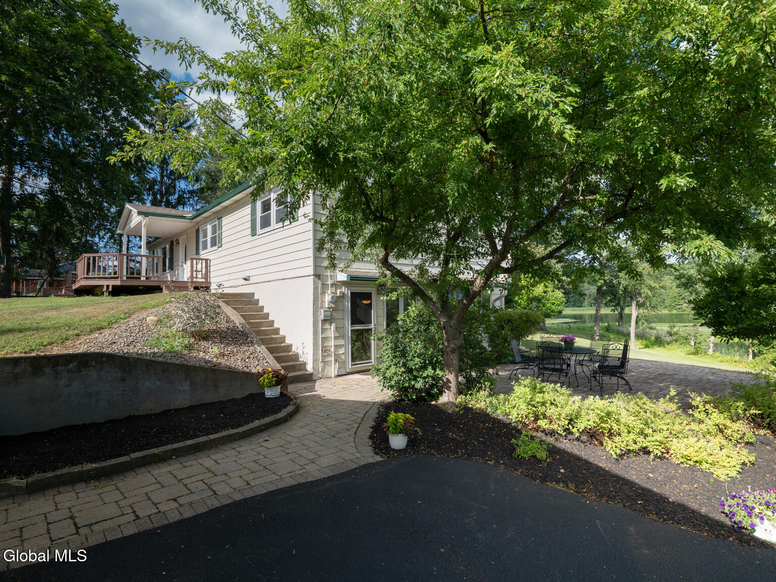 Kinderhook, New York 12184, United States, 3 Bedrooms Bedrooms, ,2 BathroomsBathrooms,Residential,Active,180691