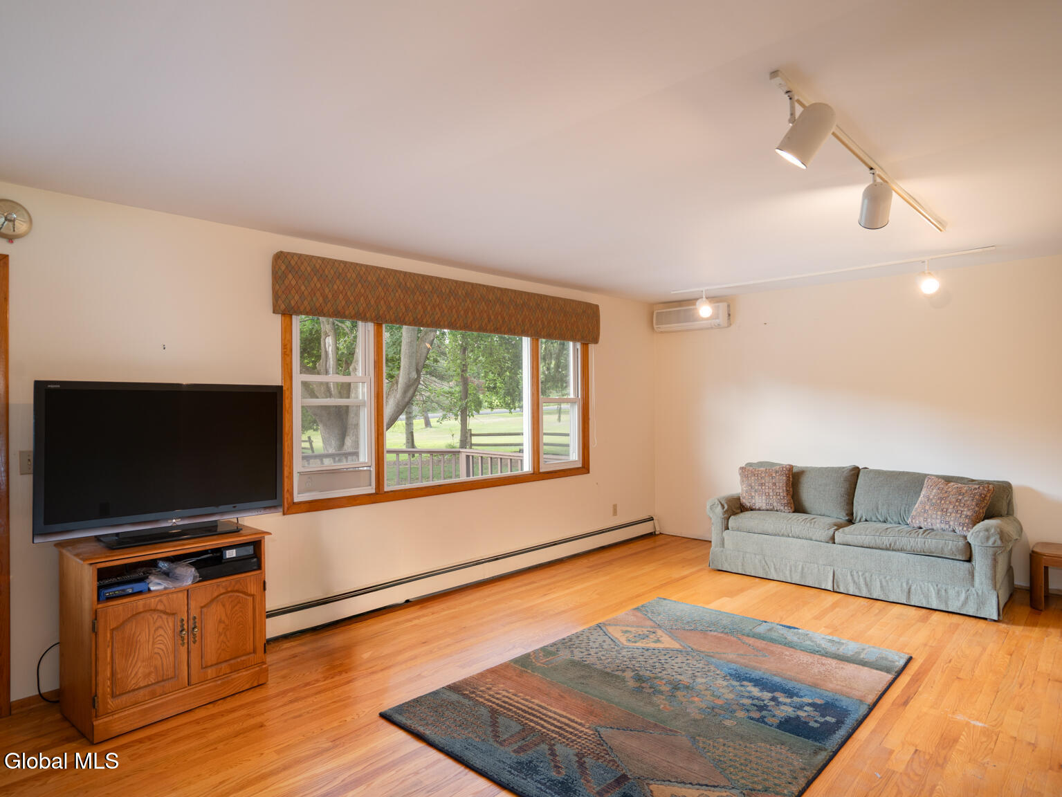 Kinderhook, New York 12184, United States, 3 Bedrooms Bedrooms, ,2 BathroomsBathrooms,Residential,Active,180691