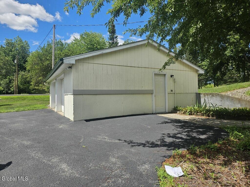 Kinderhook, New York 12184, United States, 3 Bedrooms Bedrooms, ,2 BathroomsBathrooms,Residential,Active,180691