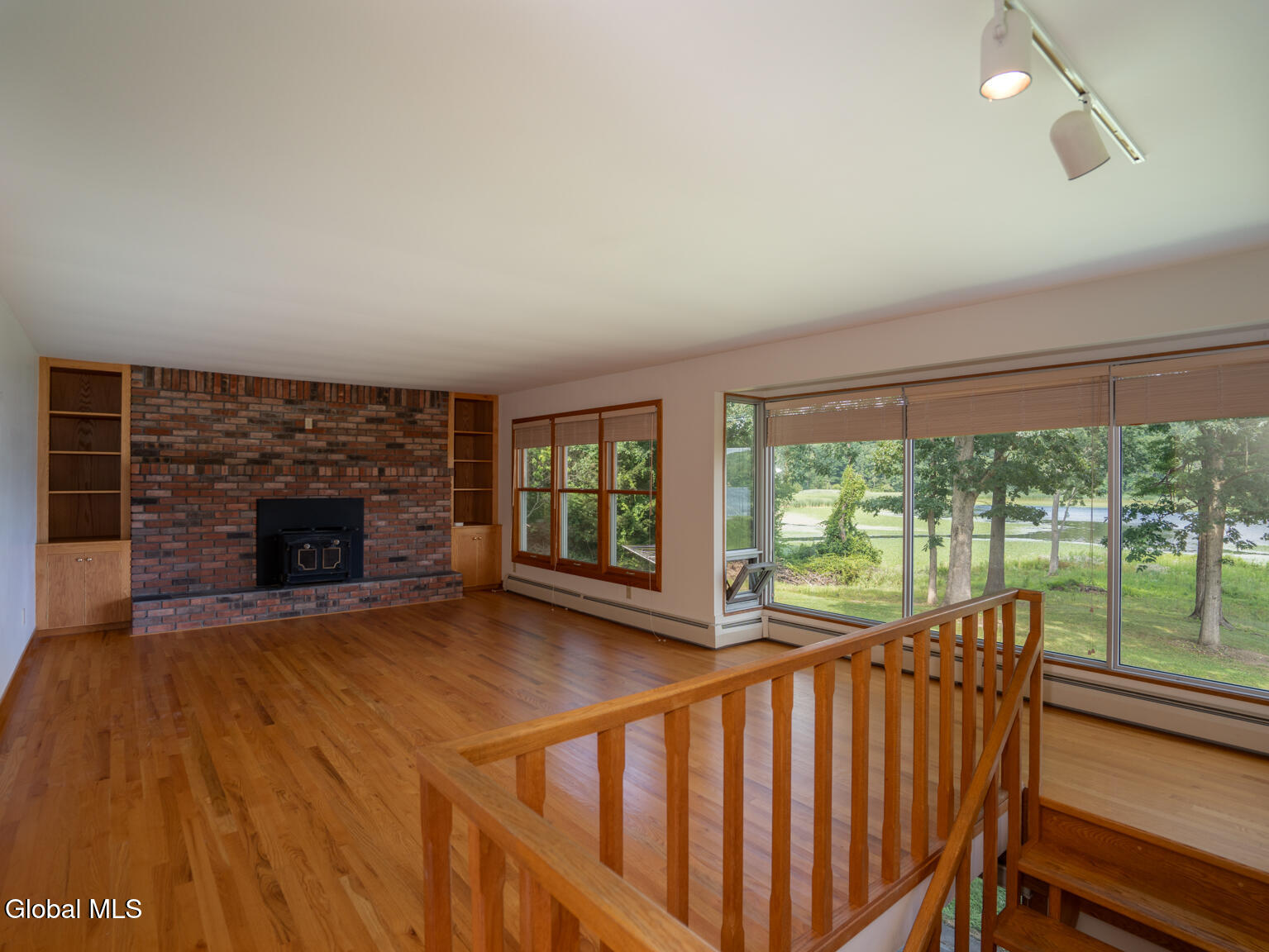 Kinderhook, New York 12184, United States, 3 Bedrooms Bedrooms, ,2 BathroomsBathrooms,Residential,Active,180691