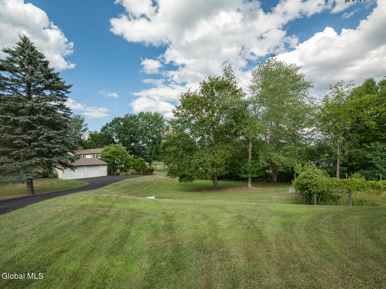 Kinderhook, New York 12184, United States, 3 Bedrooms Bedrooms, ,2 BathroomsBathrooms,Residential,Active,180691