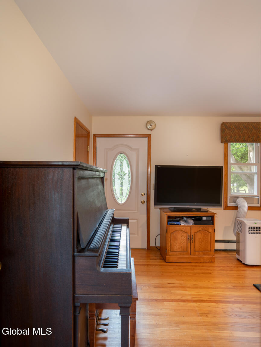 Kinderhook, New York 12184, United States, 3 Bedrooms Bedrooms, ,2 BathroomsBathrooms,Residential,Active,180691