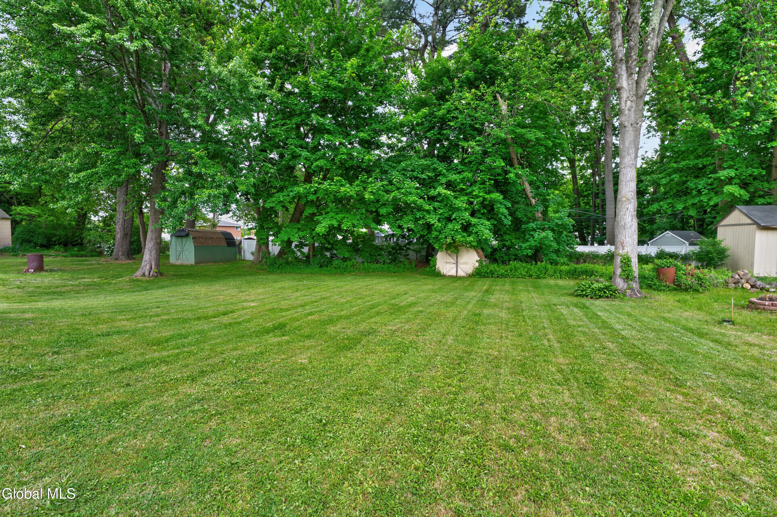 48 Schoolhouse Road
