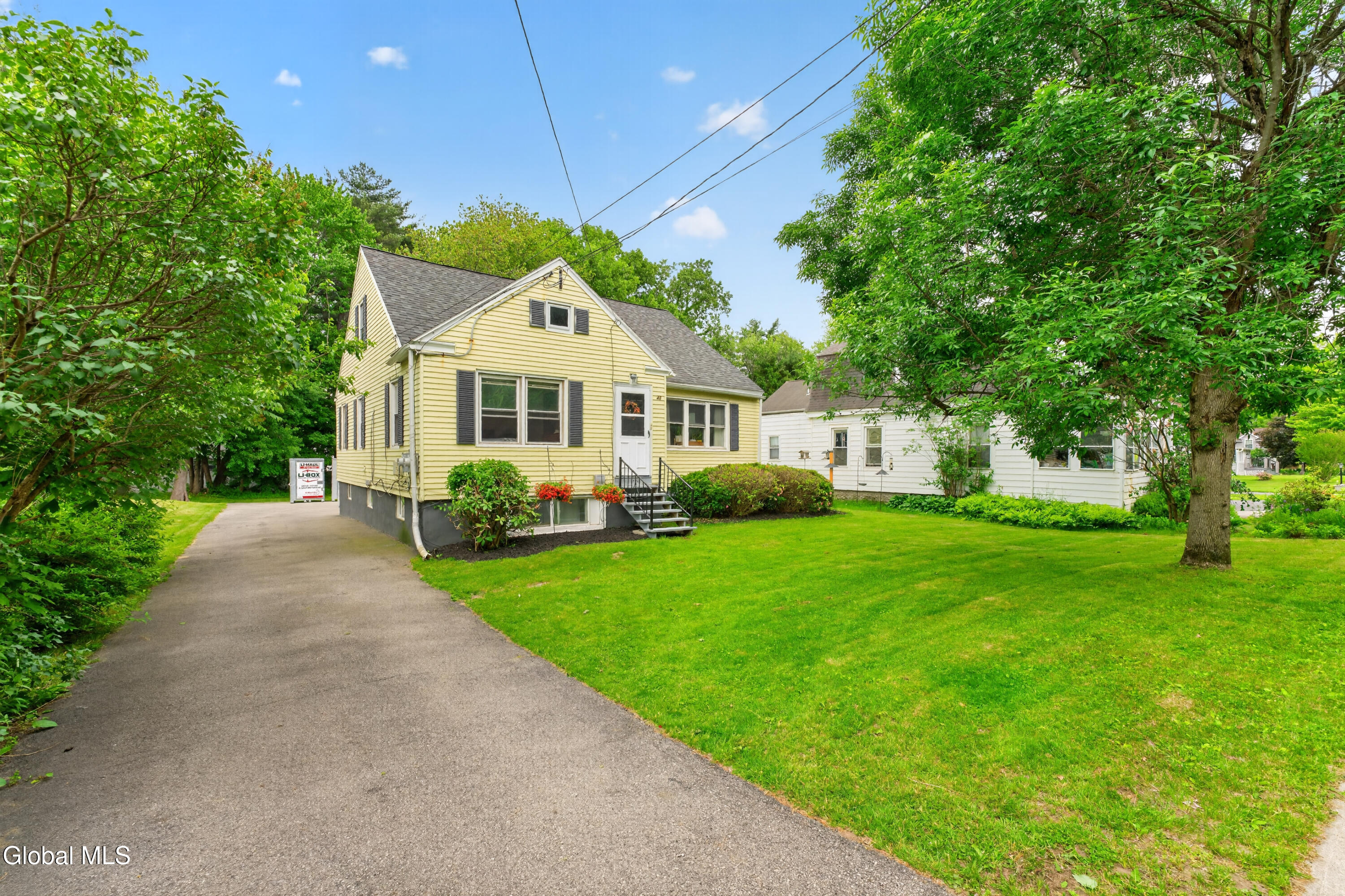 48 Schoolhouse Road